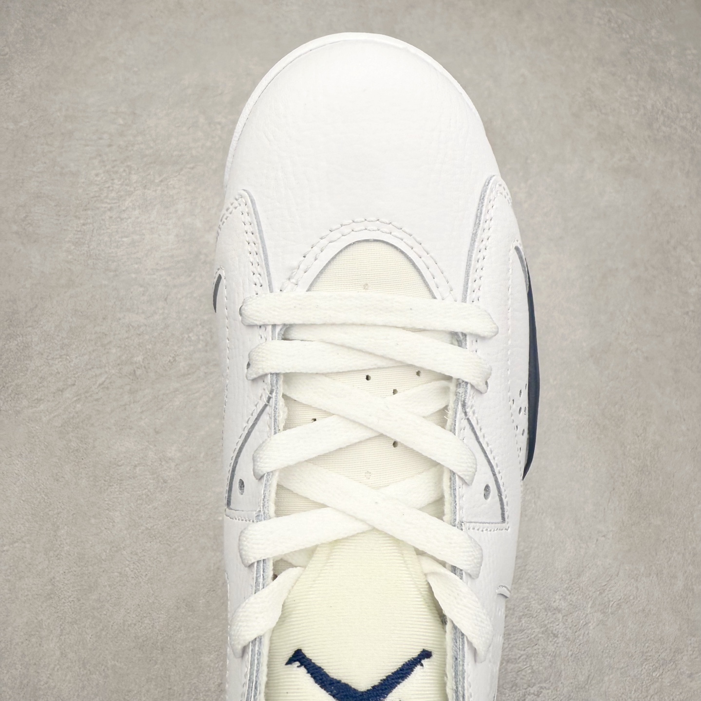 图片[4]-Air Jordan AJ6 Retro 午夜蓝 CT8529-141 市场中端王者 耗时半年巨作 全套原纸板楦头开发 确保原汁原味 完美呈现六代版型 一比一鞋头弧度高度鞋身弧度 此版本只针对中端市场 皮料材质有所更替 其他数据细节工艺流程均保持一致 定制优质皮料 完美鞋型匹配公司货 正确TPU鞋舌锁扣 最新原厂底模 大底卡色咬花完美 鞋柜必备鞋款 终端现货供应 尺码：40 40.5 41 42 42.5 43 44 44.5 45 46 47.5-选品中心