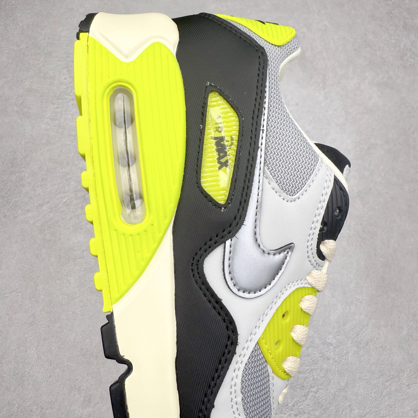 图片[6]-＃MX版 NK Air MAX 90 气垫复古减震跑步鞋 HF8814-002 经典重温 独家陆续补货 外单专供大厂出品 品质稳定 一百余色 终端操作 Air Max 90于1990年推出 来自Air Max系列 在Air Max 1的基础上改进而得 增加了气垫面积 外型上也更为流线 最特別的就是加入了菱纹塑胶嵌板 为Air Max 90增添了许多潮流气息 皮革鞋面 造就出色耐穿性和支撑力 Max Air缓震配置搭配泡棉中底 令Air Max 90轻盈而舒适 华夫格橡胶外底 铸就Air Max 90非凡的抓地力 而Air Max 90不仅是一双跑鞋 它成功跨越了时间的演进 成为了球鞋文化与潮流圈中最熟为人知的鞋款之一 尺码：36 36.5 37.5 38 38.5 39 40 40.5 41 42 42.5 43 44 44.5 45-选品中心