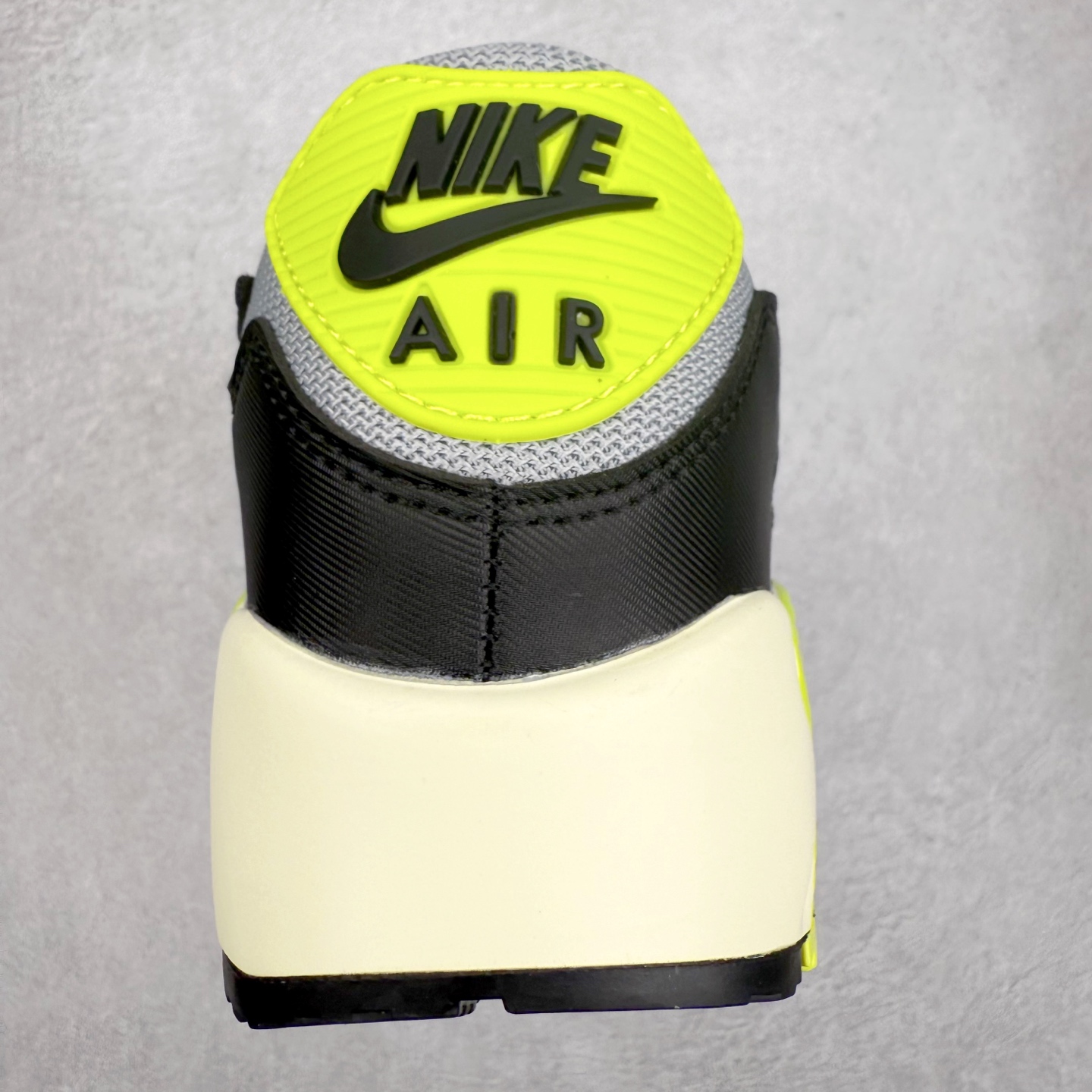 图片[8]-＃MX版 NK Air MAX 90 气垫复古减震跑步鞋 HF8814-002 经典重温 独家陆续补货 外单专供大厂出品 品质稳定 一百余色 终端操作 Air Max 90于1990年推出 来自Air Max系列 在Air Max 1的基础上改进而得 增加了气垫面积 外型上也更为流线 最特別的就是加入了菱纹塑胶嵌板 为Air Max 90增添了许多潮流气息 皮革鞋面 造就出色耐穿性和支撑力 Max Air缓震配置搭配泡棉中底 令Air Max 90轻盈而舒适 华夫格橡胶外底 铸就Air Max 90非凡的抓地力 而Air Max 90不仅是一双跑鞋 它成功跨越了时间的演进 成为了球鞋文化与潮流圈中最熟为人知的鞋款之一 尺码：36 36.5 37.5 38 38.5 39 40 40.5 41 42 42.5 43 44 44.5 45-选品中心