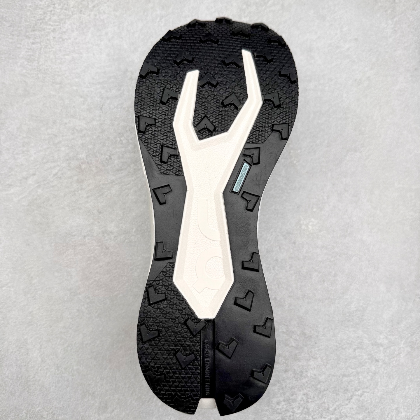 图片[9]-On Cloudtilt 3 昂跑减震生活休闲鞋 此运动品牌 开创于2010年 缓震着陆、强效回弹、轻柔质感的设计构思始终是ON研制关键 与此同时基于“为全球提供革新性的跑步感受”信念 陆续推出了多款跑鞋及其以专业运动人体跑步工程学为设计关键的功能性跑步服饰设备 让跑者不费力气地畅快畅跑 尺码：36 36.5 37.5 38 38.5 39 40 40.5 41 42 42.5 43 44 44.5 45-选品中心