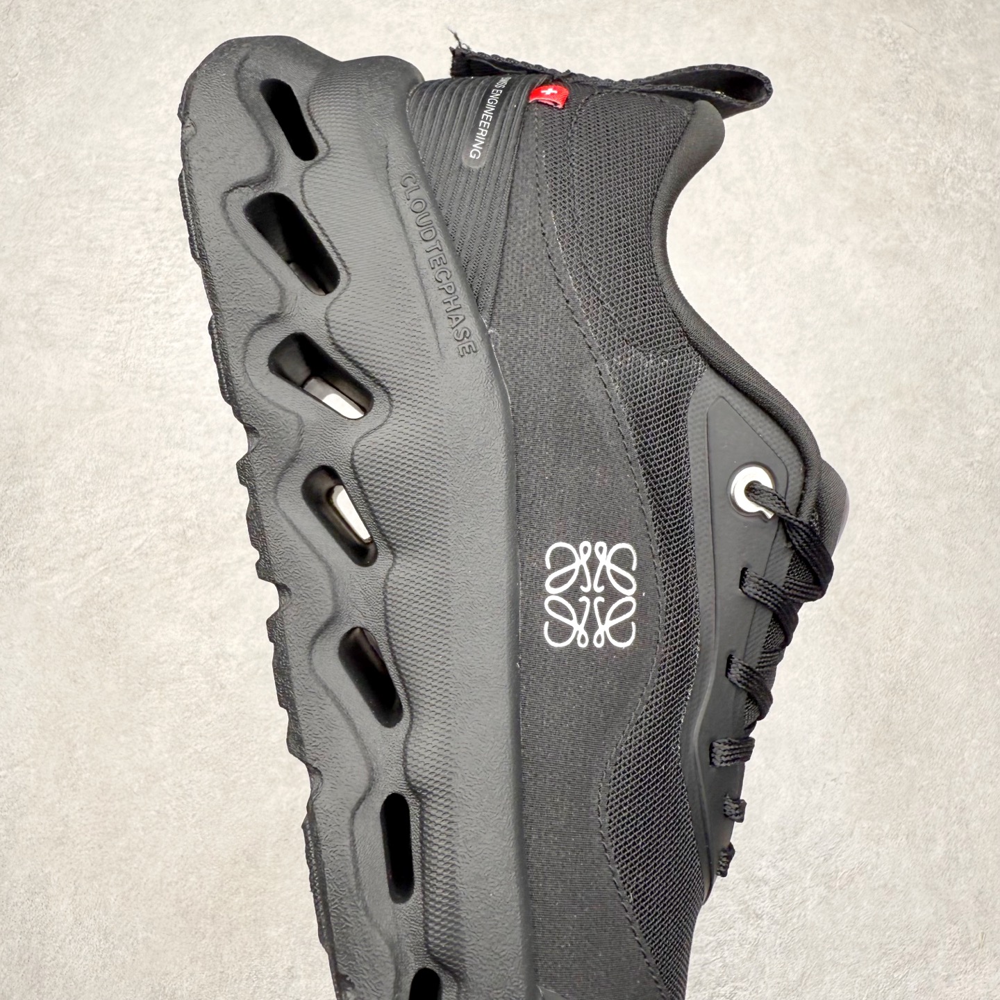 图片[6]-LOEWE x On Cloudtilt 2.0 昂跑罗意威联名 圆头系带生活休闲鞋 此运动品牌 开创于2010年 缓震着陆、强效回弹、轻柔质感的设计构思始终是ON研制关键 与此同时基于“为全球提供革新性的跑步感受”信念 陆续推出了多款跑鞋及其以专业运动人体跑步工程学为设计关键的功能性跑步服饰设备 让跑者不费力气地畅快畅跑 尺码：36 36.5 37.5 38 38.5 39 40 40.5 41 42 42.5 43 44 44.5 45-选品中心