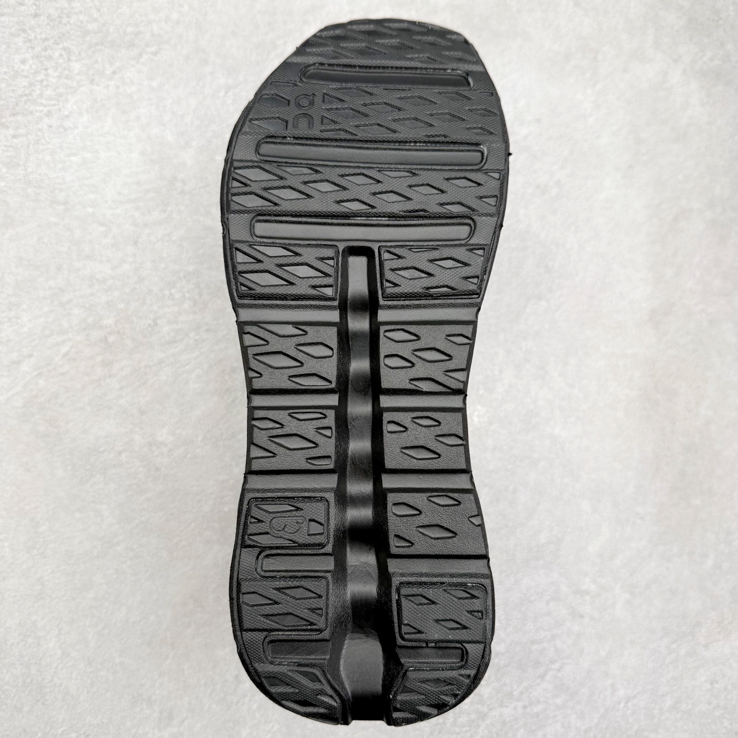 图片[9]-LOEWE x On Cloudtilt 2.0 昂跑罗意威联名 圆头系带生活休闲鞋 此运动品牌 开创于2010年 缓震着陆、强效回弹、轻柔质感的设计构思始终是ON研制关键 与此同时基于“为全球提供革新性的跑步感受”信念 陆续推出了多款跑鞋及其以专业运动人体跑步工程学为设计关键的功能性跑步服饰设备 让跑者不费力气地畅快畅跑 尺码：36 36.5 37.5 38 38.5 39 40 40.5 41 42 42.5 43 44 44.5 45-选品中心