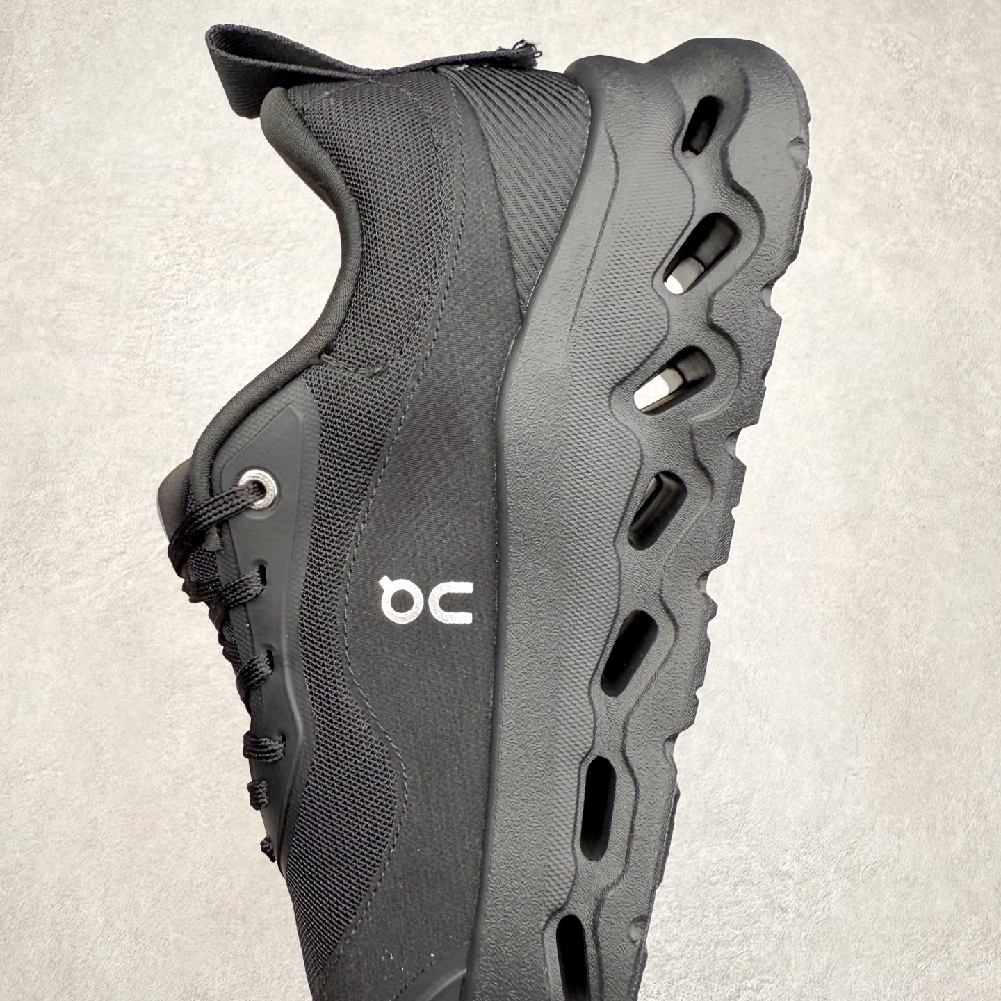 图片[7]-LOEWE x On Cloudtilt 2.0 昂跑罗意威联名 圆头系带生活休闲鞋 此运动品牌 开创于2010年 缓震着陆、强效回弹、轻柔质感的设计构思始终是ON研制关键 与此同时基于“为全球提供革新性的跑步感受”信念 陆续推出了多款跑鞋及其以专业运动人体跑步工程学为设计关键的功能性跑步服饰设备 让跑者不费力气地畅快畅跑 尺码：36 36.5 37.5 38 38.5 39 40 40.5 41 42 42.5 43 44 44.5 45-选品中心