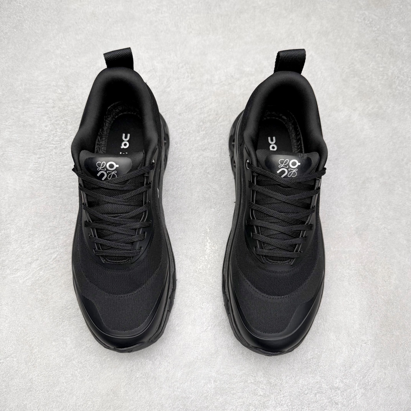 图片[2]-LOEWE x On Cloudtilt 2.0 昂跑罗意威联名 圆头系带生活休闲鞋 此运动品牌 开创于2010年 缓震着陆、强效回弹、轻柔质感的设计构思始终是ON研制关键 与此同时基于“为全球提供革新性的跑步感受”信念 陆续推出了多款跑鞋及其以专业运动人体跑步工程学为设计关键的功能性跑步服饰设备 让跑者不费力气地畅快畅跑 尺码：36 36.5 37.5 38 38.5 39 40 40.5 41 42 42.5 43 44 44.5 45-选品中心