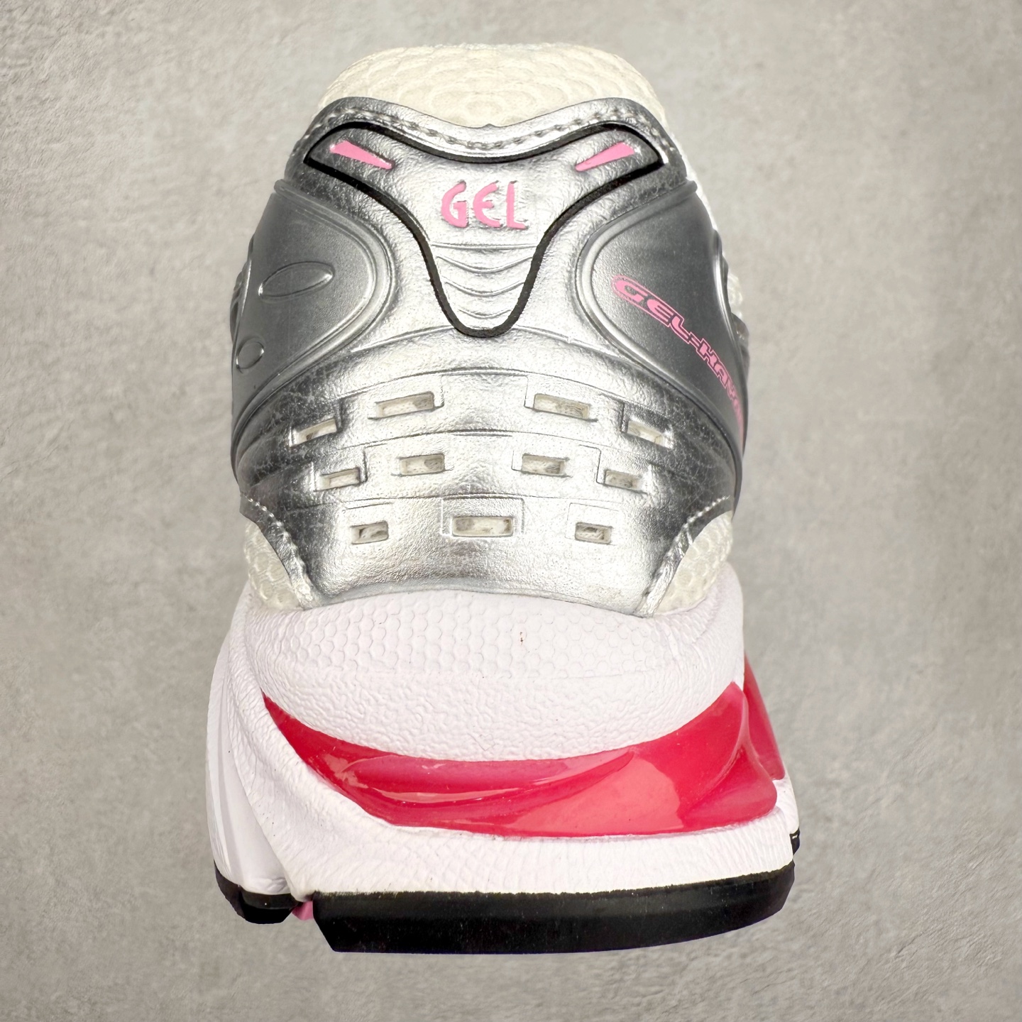 图片[8]-＃特价福利 ASICS GEL-KAYANO 14 亚瑟士K14系列户外复古潮流百搭织物合成革缓震休闲跑步鞋 原装纸板楦头开发 独家私模五层组合大底 原厂定制缓震硅胶加持 原盒原配 官方四联吊牌 原装Ortholite轻量化鞋垫 设计师 Hidenori Yamashita 以「Flash」一词为灵感 创造出未来感金属色鞋面 改造升级内在性能 由内而外全面革新 为 GEL-KAYANO 家族传承及经典跑鞋文化的延续 创下里程碑式作品 K14跑鞋重新诠释了复古的跑步形状 并以其 2000 年代后期的美学理念重新铺装 银色与蓝色的鞋面极为高档 网面铺陈与鞋面、鞋头多处细节位增添了透气性 鞋后跟部中底上以及多密度耐磨鞋底增加了 GEL 缓震胶 提供高抗冲击性、缓冲性、可保护脚部免受地面冲击的影响 穿着舒适性十足 尺码：35.5 36 37 37.5 38 39 39.5 40.5 41.5 42 42.5 43.5 44 45-选品中心