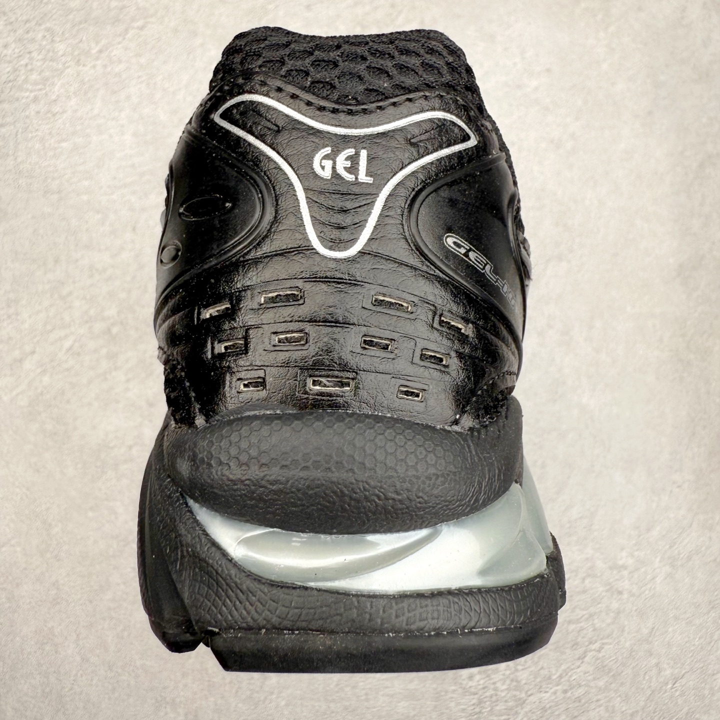 图片[8]-＃特价福利 ASICS GEL-KAYANO 14 亚瑟士K14系列户外复古潮流百搭织物合成革缓震休闲跑步鞋 原装纸板楦头开发 独家私模五层组合大底 原厂定制缓震硅胶加持 原盒原配 官方四联吊牌 原装Ortholite轻量化鞋垫 设计师 Hidenori Yamashita 以「Flash」一词为灵感 创造出未来感金属色鞋面 改造升级内在性能 由内而外全面革新 为 GEL-KAYANO 家族传承及经典跑鞋文化的延续 创下里程碑式作品 K14跑鞋重新诠释了复古的跑步形状 并以其 2000 年代后期的美学理念重新铺装 银色与蓝色的鞋面极为高档 网面铺陈与鞋面、鞋头多处细节位增添了透气性 鞋后跟部中底上以及多密度耐磨鞋底增加了 GEL 缓震胶 提供高抗冲击性、缓冲性、可保护脚部免受地面冲击的影响 穿着舒适性十足 尺码：35.5 36 37 37.5 38 39 39.5 40.5 41.5 42 42.5 43.5 44 45-选品中心