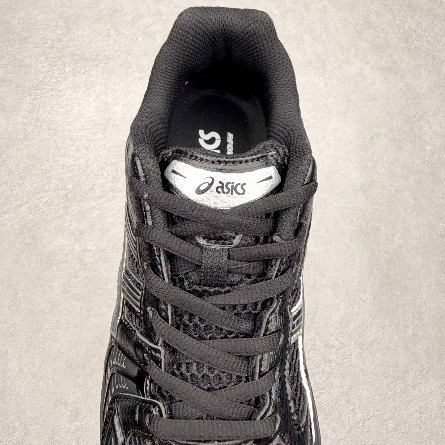 图片[5]-＃特价福利 ASICS GEL-KAYANO 14 亚瑟士K14系列户外复古潮流百搭织物合成革缓震休闲跑步鞋 原装纸板楦头开发 独家私模五层组合大底 原厂定制缓震硅胶加持 原盒原配 官方四联吊牌 原装Ortholite轻量化鞋垫 设计师 Hidenori Yamashita 以「Flash」一词为灵感 创造出未来感金属色鞋面 改造升级内在性能 由内而外全面革新 为 GEL-KAYANO 家族传承及经典跑鞋文化的延续 创下里程碑式作品 K14跑鞋重新诠释了复古的跑步形状 并以其 2000 年代后期的美学理念重新铺装 银色与蓝色的鞋面极为高档 网面铺陈与鞋面、鞋头多处细节位增添了透气性 鞋后跟部中底上以及多密度耐磨鞋底增加了 GEL 缓震胶 提供高抗冲击性、缓冲性、可保护脚部免受地面冲击的影响 穿着舒适性十足 尺码：35.5 36 37 37.5 38 39 39.5 40.5 41.5 42 42.5 43.5 44 45-选品中心