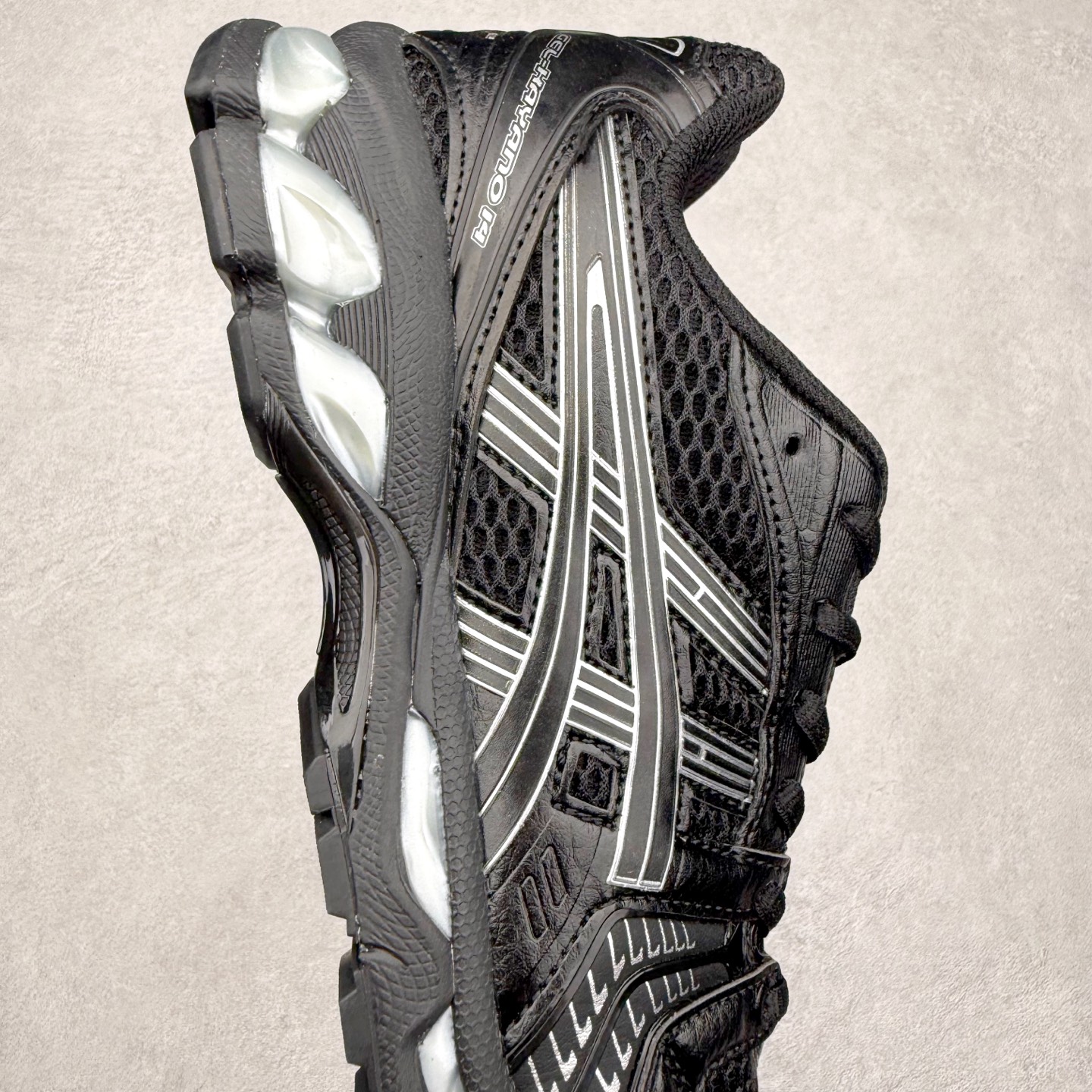 图片[6]-＃特价福利 ASICS GEL-KAYANO 14 亚瑟士K14系列户外复古潮流百搭织物合成革缓震休闲跑步鞋 原装纸板楦头开发 独家私模五层组合大底 原厂定制缓震硅胶加持 原盒原配 官方四联吊牌 原装Ortholite轻量化鞋垫 设计师 Hidenori Yamashita 以「Flash」一词为灵感 创造出未来感金属色鞋面 改造升级内在性能 由内而外全面革新 为 GEL-KAYANO 家族传承及经典跑鞋文化的延续 创下里程碑式作品 K14跑鞋重新诠释了复古的跑步形状 并以其 2000 年代后期的美学理念重新铺装 银色与蓝色的鞋面极为高档 网面铺陈与鞋面、鞋头多处细节位增添了透气性 鞋后跟部中底上以及多密度耐磨鞋底增加了 GEL 缓震胶 提供高抗冲击性、缓冲性、可保护脚部免受地面冲击的影响 穿着舒适性十足 尺码：35.5 36 37 37.5 38 39 39.5 40.5 41.5 42 42.5 43.5 44 45-选品中心