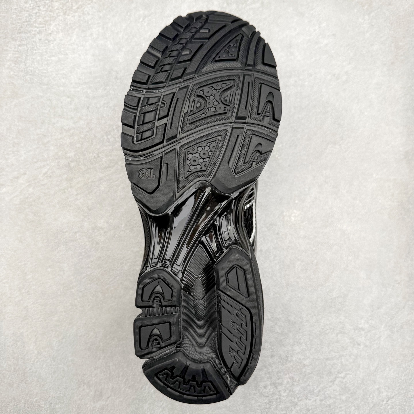 图片[9]-＃特价福利 ASICS GEL-KAYANO 14 亚瑟士K14系列户外复古潮流百搭织物合成革缓震休闲跑步鞋 原装纸板楦头开发 独家私模五层组合大底 原厂定制缓震硅胶加持 原盒原配 官方四联吊牌 原装Ortholite轻量化鞋垫 设计师 Hidenori Yamashita 以「Flash」一词为灵感 创造出未来感金属色鞋面 改造升级内在性能 由内而外全面革新 为 GEL-KAYANO 家族传承及经典跑鞋文化的延续 创下里程碑式作品 K14跑鞋重新诠释了复古的跑步形状 并以其 2000 年代后期的美学理念重新铺装 银色与蓝色的鞋面极为高档 网面铺陈与鞋面、鞋头多处细节位增添了透气性 鞋后跟部中底上以及多密度耐磨鞋底增加了 GEL 缓震胶 提供高抗冲击性、缓冲性、可保护脚部免受地面冲击的影响 穿着舒适性十足 尺码：35.5 36 37 37.5 38 39 39.5 40.5 41.5 42 42.5 43.5 44 45-选品中心