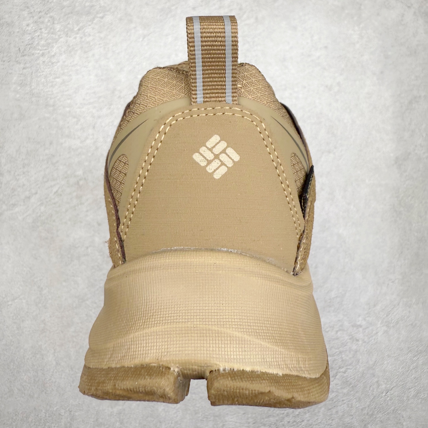 图片[8]-Columbia 哥伦比亚户外登山鞋休闲鞋户外越野徒步鞋广东大厂品质 面料采用进口磨砂牛皮 鞋底采用Vibram黄金大底 专门为鞋底设计的橡胶以出色的耐磨性，良好的防滑性，均匀的质地获得了众多品牌的认可Columbia成立于1938年，源自美国俄勒 州波特兰市，是有着80年悠久历史的国际户外品牌。作为户外科技的先驱者，哥伦比亚倡导“Tested Tough要玩就玩真的”品牌精神。实地测试文化作为其品牌基因，致力透过产品传递品牌精髓.Columbia执着于让消费者在户外得到专业的真实保护，可以更长时间地享受户外乐趣 尺码：40-45（运动码）-选品中心