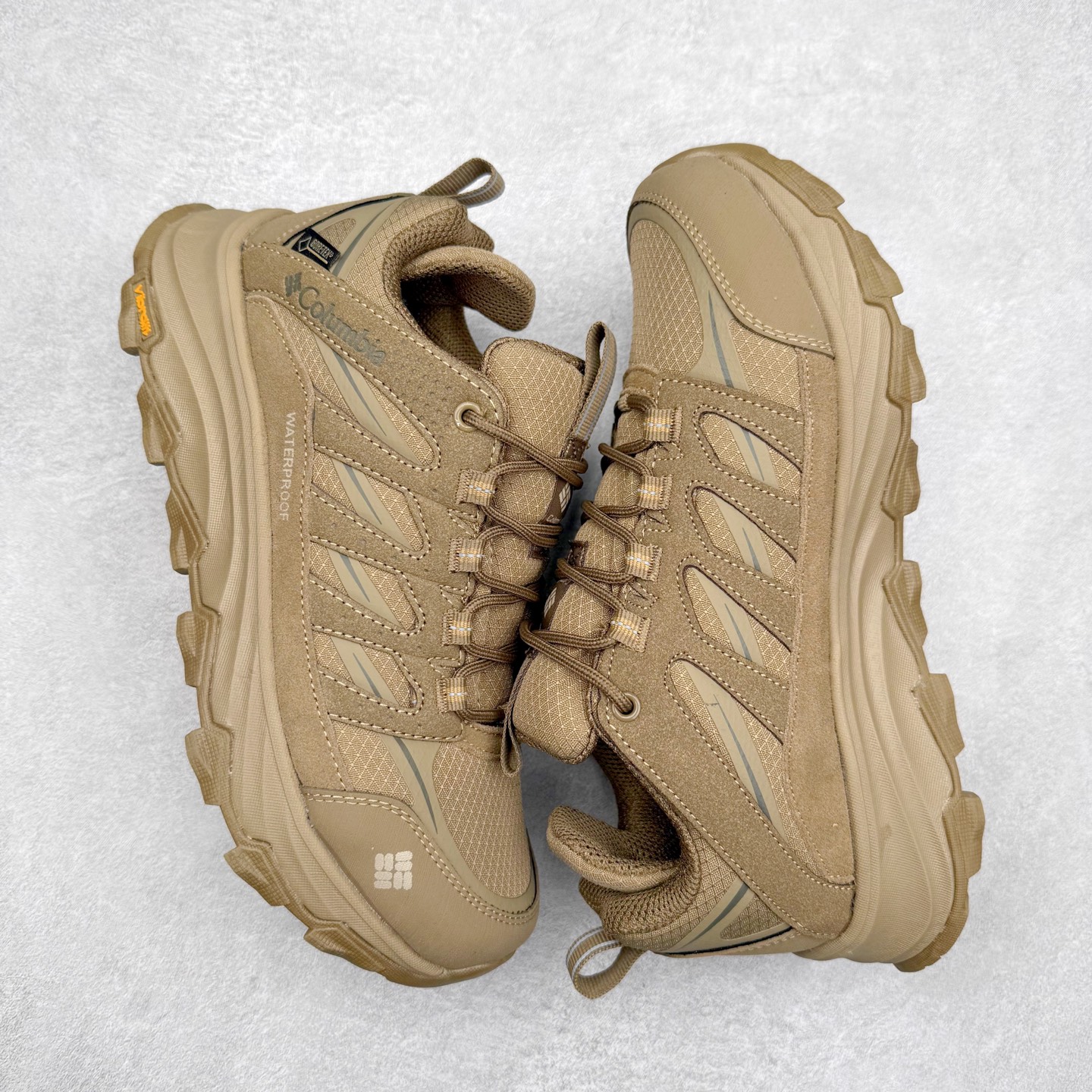 图片[3]-Columbia 哥伦比亚户外登山鞋休闲鞋户外越野徒步鞋广东大厂品质 面料采用进口磨砂牛皮 鞋底采用Vibram黄金大底 专门为鞋底设计的橡胶以出色的耐磨性，良好的防滑性，均匀的质地获得了众多品牌的认可Columbia成立于1938年，源自美国俄勒 州波特兰市，是有着80年悠久历史的国际户外品牌。作为户外科技的先驱者，哥伦比亚倡导“Tested Tough要玩就玩真的”品牌精神。实地测试文化作为其品牌基因，致力透过产品传递品牌精髓.Columbia执着于让消费者在户外得到专业的真实保护，可以更长时间地享受户外乐趣 尺码：40-45（运动码）-选品中心