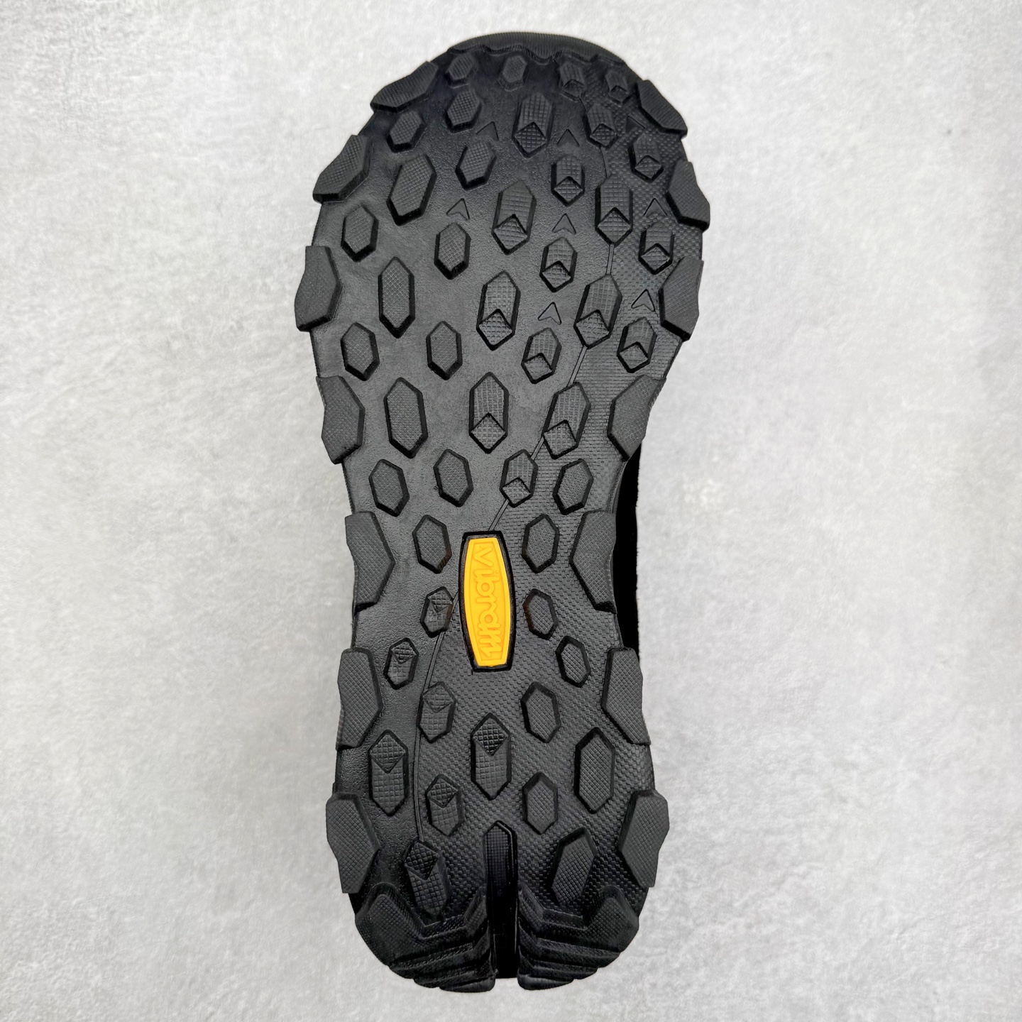 图片[9]-Columbia 哥伦比亚户外登山鞋休闲鞋户外越野徒步鞋广东大厂品质 面料采用进口磨砂牛皮 鞋底采用Vibram黄金大底 专门为鞋底设计的橡胶以出色的耐磨性，良好的防滑性，均匀的质地获得了众多品牌的认可Columbia成立于1938年，源自美国俄勒 州波特兰市，是有着80年悠久历史的国际户外品牌。作为户外科技的先驱者，哥伦比亚倡导“Tested Tough要玩就玩真的”品牌精神。实地测试文化作为其品牌基因，致力透过产品传递品牌精髓.Columbia执着于让消费者在户外得到专业的真实保护，可以更长时间地享受户外乐趣 尺码：40-45（运动码）-选品中心