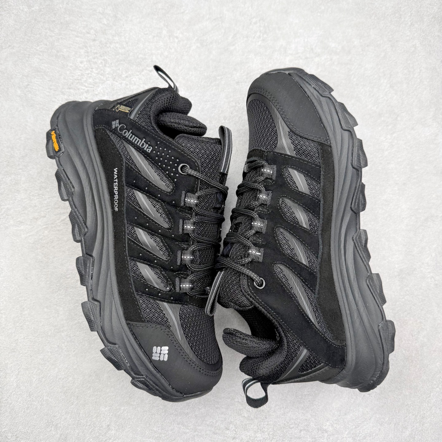 图片[3]-Columbia 哥伦比亚户外登山鞋休闲鞋户外越野徒步鞋广东大厂品质 面料采用进口磨砂牛皮 鞋底采用Vibram黄金大底 专门为鞋底设计的橡胶以出色的耐磨性，良好的防滑性，均匀的质地获得了众多品牌的认可Columbia成立于1938年，源自美国俄勒 州波特兰市，是有着80年悠久历史的国际户外品牌。作为户外科技的先驱者，哥伦比亚倡导“Tested Tough要玩就玩真的”品牌精神。实地测试文化作为其品牌基因，致力透过产品传递品牌精髓.Columbia执着于让消费者在户外得到专业的真实保护，可以更长时间地享受户外乐趣 尺码：40-45（运动码）-选品中心