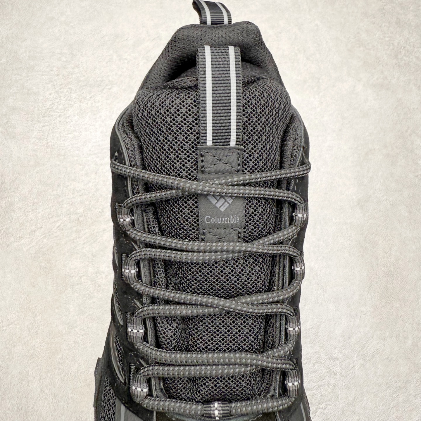 图片[5]-Columbia 哥伦比亚户外登山鞋休闲鞋户外越野徒步鞋广东大厂品质 面料采用进口磨砂牛皮 鞋底采用Vibram黄金大底 专门为鞋底设计的橡胶以出色的耐磨性，良好的防滑性，均匀的质地获得了众多品牌的认可Columbia成立于1938年，源自美国俄勒 州波特兰市，是有着80年悠久历史的国际户外品牌。作为户外科技的先驱者，哥伦比亚倡导“Tested Tough要玩就玩真的”品牌精神。实地测试文化作为其品牌基因，致力透过产品传递品牌精髓.Columbia执着于让消费者在户外得到专业的真实保护，可以更长时间地享受户外乐趣 尺码：40-45（运动码）-选品中心