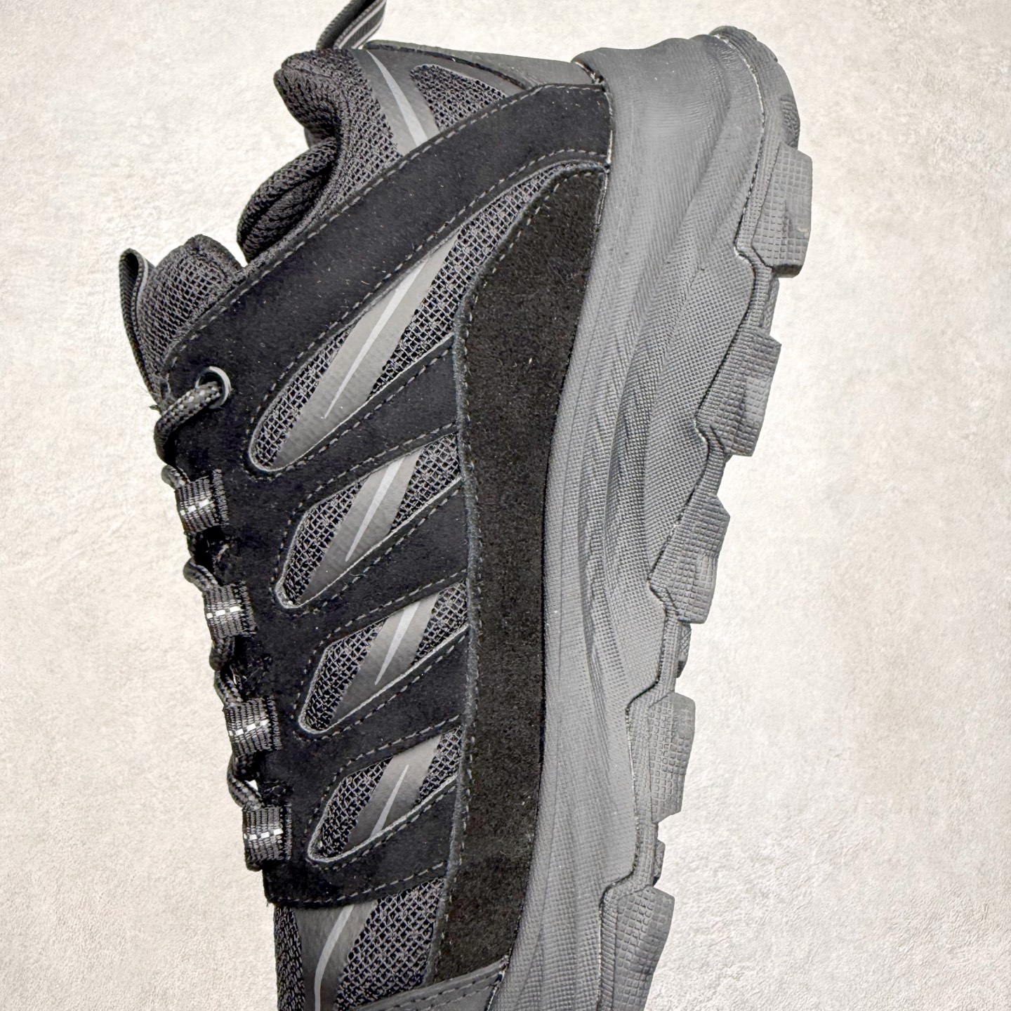 图片[7]-Columbia 哥伦比亚户外登山鞋休闲鞋户外越野徒步鞋广东大厂品质 面料采用进口磨砂牛皮 鞋底采用Vibram黄金大底 专门为鞋底设计的橡胶以出色的耐磨性，良好的防滑性，均匀的质地获得了众多品牌的认可Columbia成立于1938年，源自美国俄勒 州波特兰市，是有着80年悠久历史的国际户外品牌。作为户外科技的先驱者，哥伦比亚倡导“Tested Tough要玩就玩真的”品牌精神。实地测试文化作为其品牌基因，致力透过产品传递品牌精髓.Columbia执着于让消费者在户外得到专业的真实保护，可以更长时间地享受户外乐趣 尺码：40-45（运动码）-选品中心