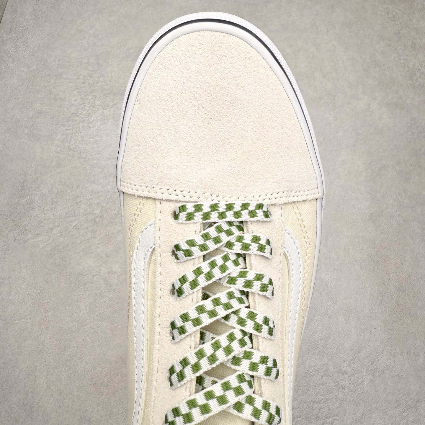 图片[4]-Vans Old Skool 白绿格子鞋带 官方新款 重回复古街头巅峰 鞋面采用麂皮搭配帆布材质打造 质感拉满 从鞋型和贴合度方面重塑鞋款 增强复古属性 货号：VN000D6WBOM 尺码：35 36 36.5 37 38 38.5 39 40 40.5 41 42 42.5 43 44-选品中心