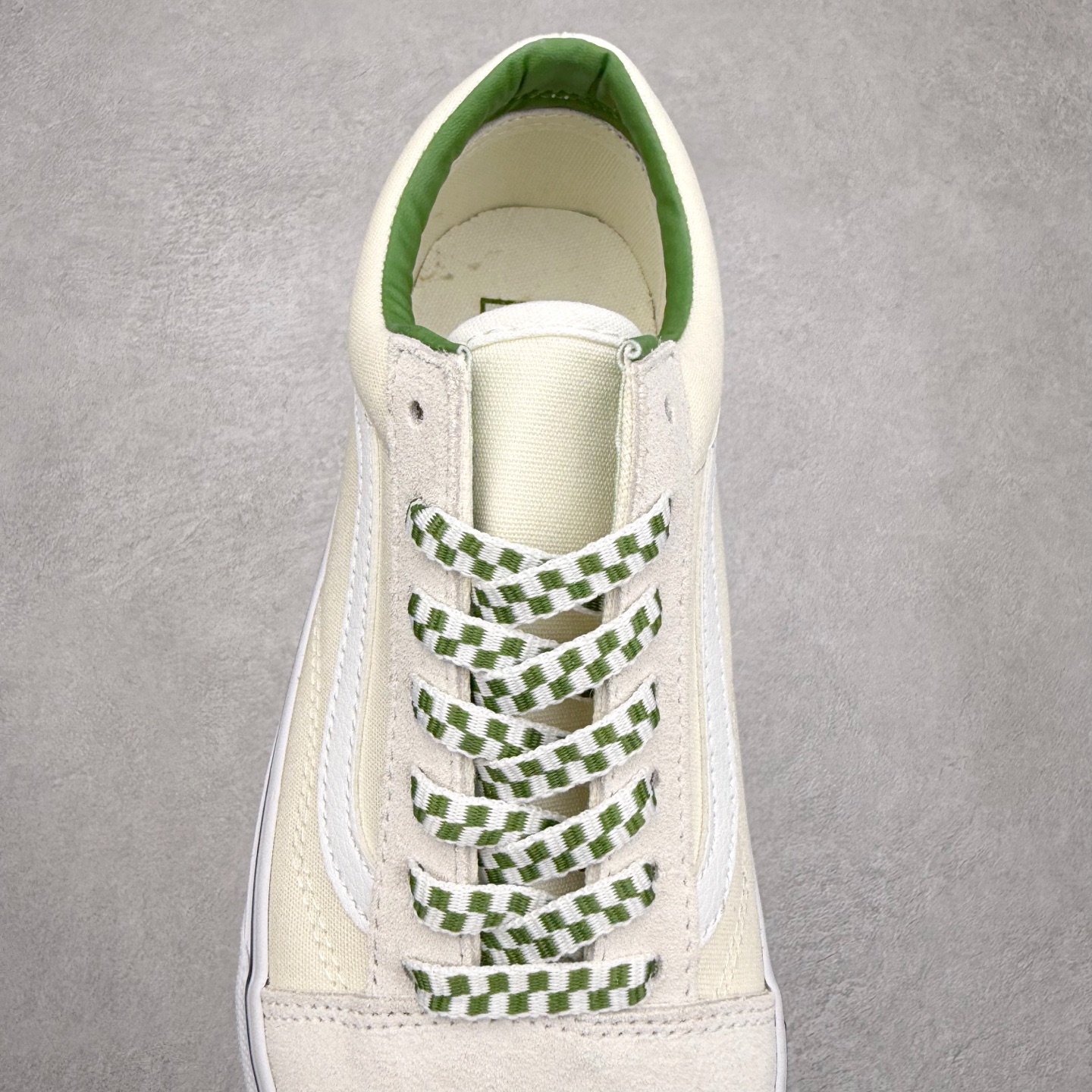 图片[5]-Vans Old Skool 白绿格子鞋带 官方新款 重回复古街头巅峰 鞋面采用麂皮搭配帆布材质打造 质感拉满 从鞋型和贴合度方面重塑鞋款 增强复古属性 货号：VN000D6WBOM 尺码：35 36 36.5 37 38 38.5 39 40 40.5 41 42 42.5 43 44-选品中心
