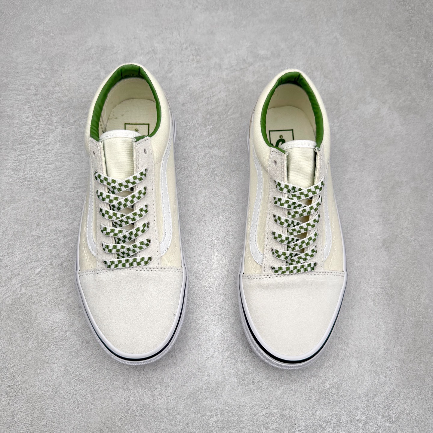 图片[2]-Vans Old Skool 白绿格子鞋带 官方新款 重回复古街头巅峰 鞋面采用麂皮搭配帆布材质打造 质感拉满 从鞋型和贴合度方面重塑鞋款 增强复古属性 货号：VN000D6WBOM 尺码：35 36 36.5 37 38 38.5 39 40 40.5 41 42 42.5 43 44-选品中心