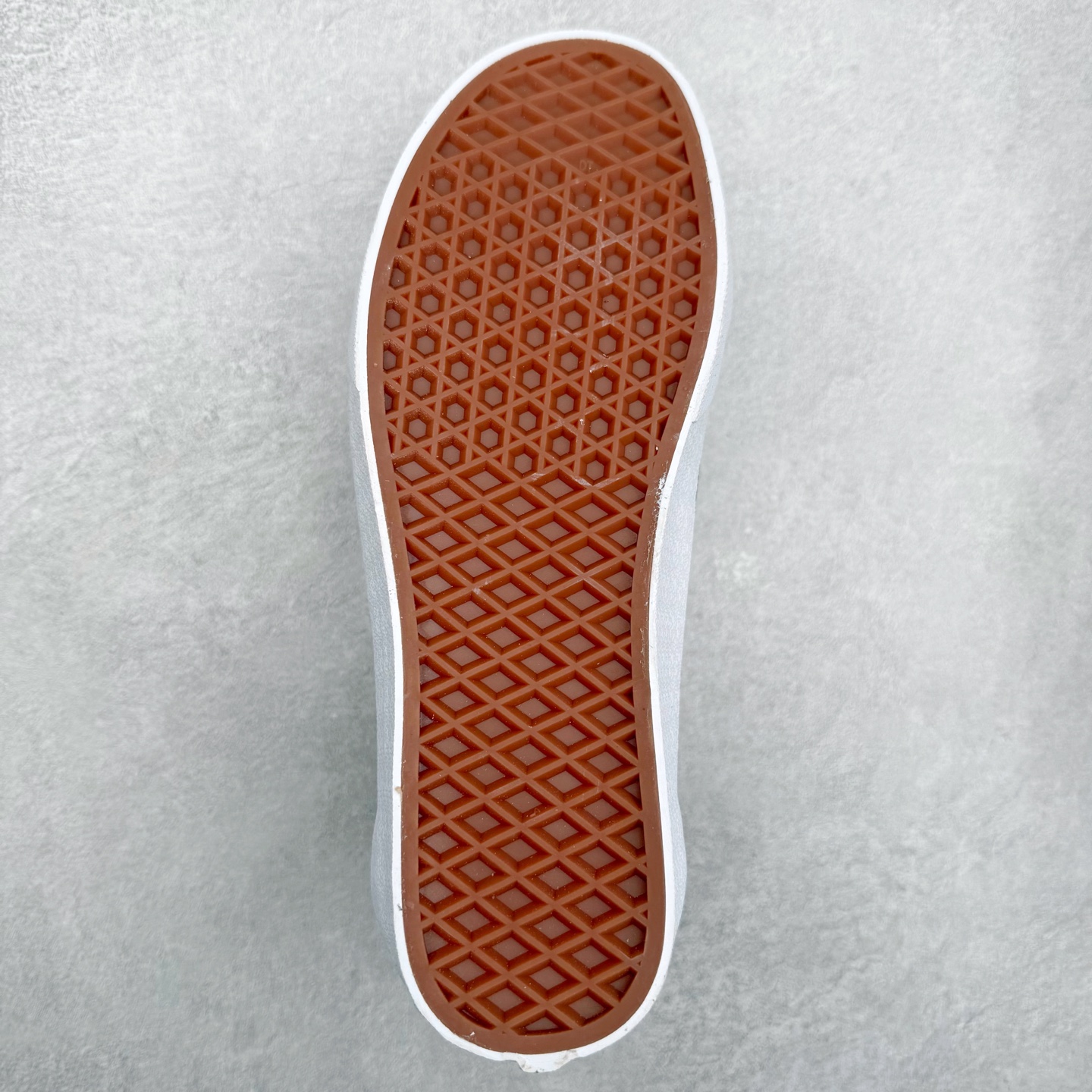 图片[9]-Vans Old Skool 白绿格子鞋带 官方新款 重回复古街头巅峰 鞋面采用麂皮搭配帆布材质打造 质感拉满 从鞋型和贴合度方面重塑鞋款 增强复古属性 货号：VN000D6WBOM 尺码：35 36 36.5 37 38 38.5 39 40 40.5 41 42 42.5 43 44-选品中心