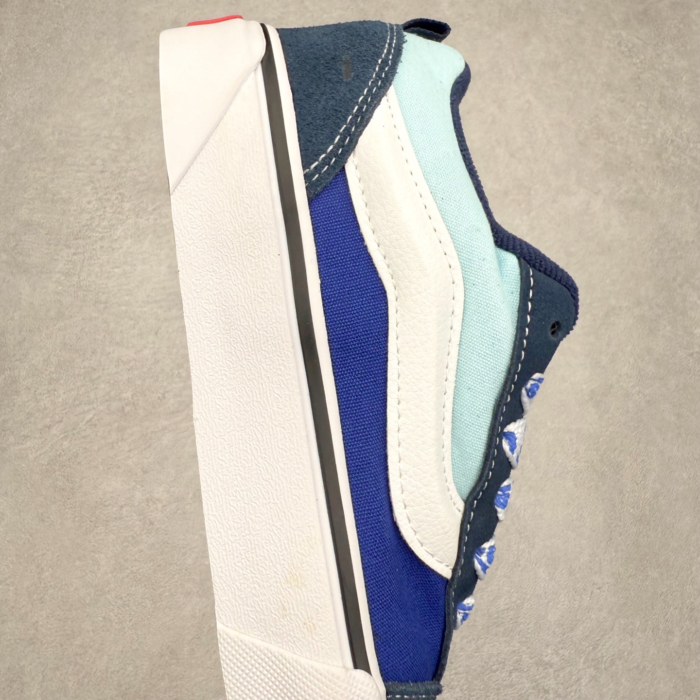 图片[6]-Vans Classics Knu Skool 蓝白拼接 字母鞋带 厚鞋舌面包鞋 肥胖版大Logo 原版猪八皮面料 尺码：35 36 36.5 37 38 38.5 39 40 40.5 41 42 42.5 43 44 45 工艺：硫化1：1（重量1：1、真标、原钢印、材质标、鞋型标、合格证）-选品中心