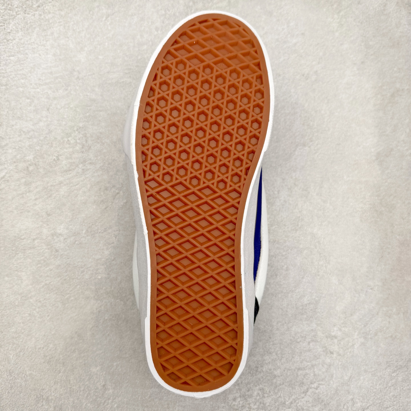 图片[9]-Vans Classics Knu Skool 蓝白拼接 字母鞋带 厚鞋舌面包鞋 肥胖版大Logo 原版猪八皮面料 尺码：35 36 36.5 37 38 38.5 39 40 40.5 41 42 42.5 43 44 45 工艺：硫化1：1（重量1：1、真标、原钢印、材质标、鞋型标、合格证）-选品中心