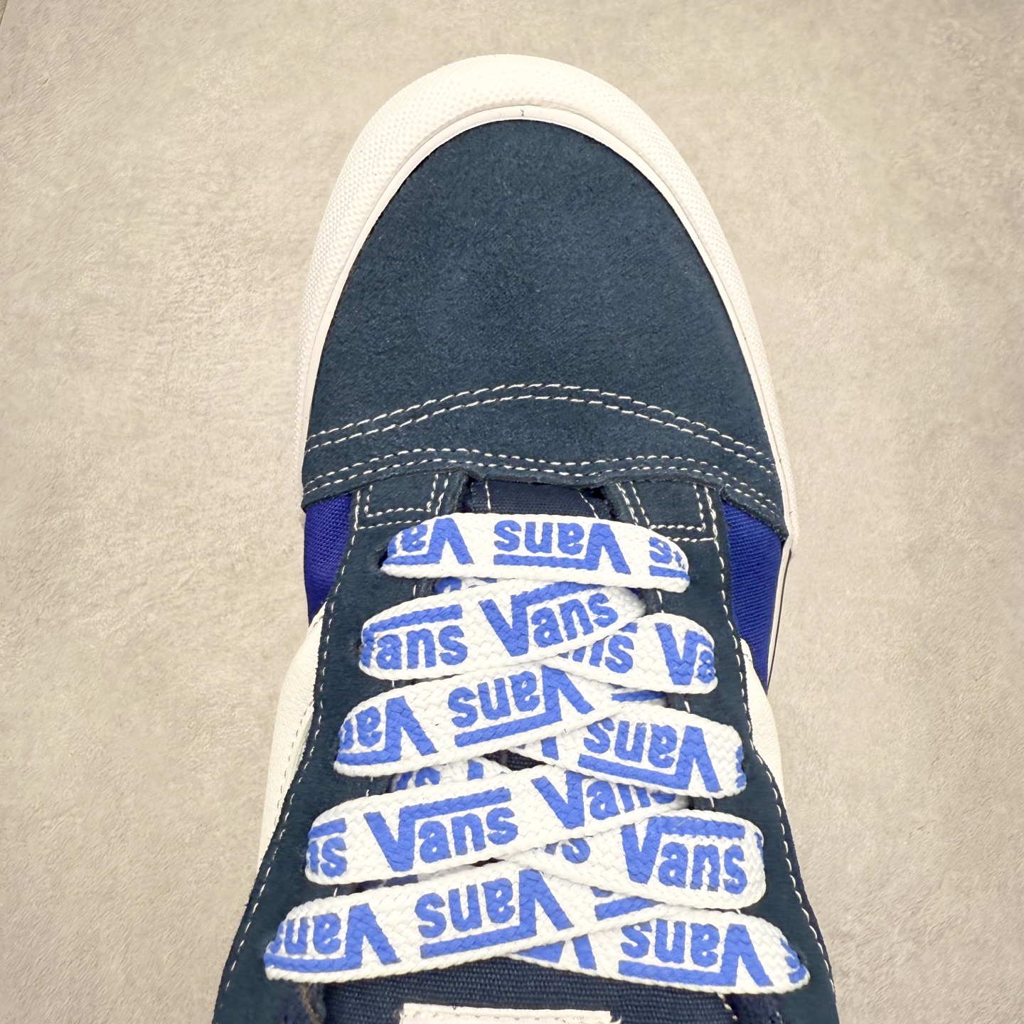 图片[4]-Vans Classics Knu Skool 蓝白拼接 字母鞋带 厚鞋舌面包鞋 肥胖版大Logo 原版猪八皮面料 尺码：35 36 36.5 37 38 38.5 39 40 40.5 41 42 42.5 43 44 45 工艺：硫化1：1（重量1：1、真标、原钢印、材质标、鞋型标、合格证）-选品中心