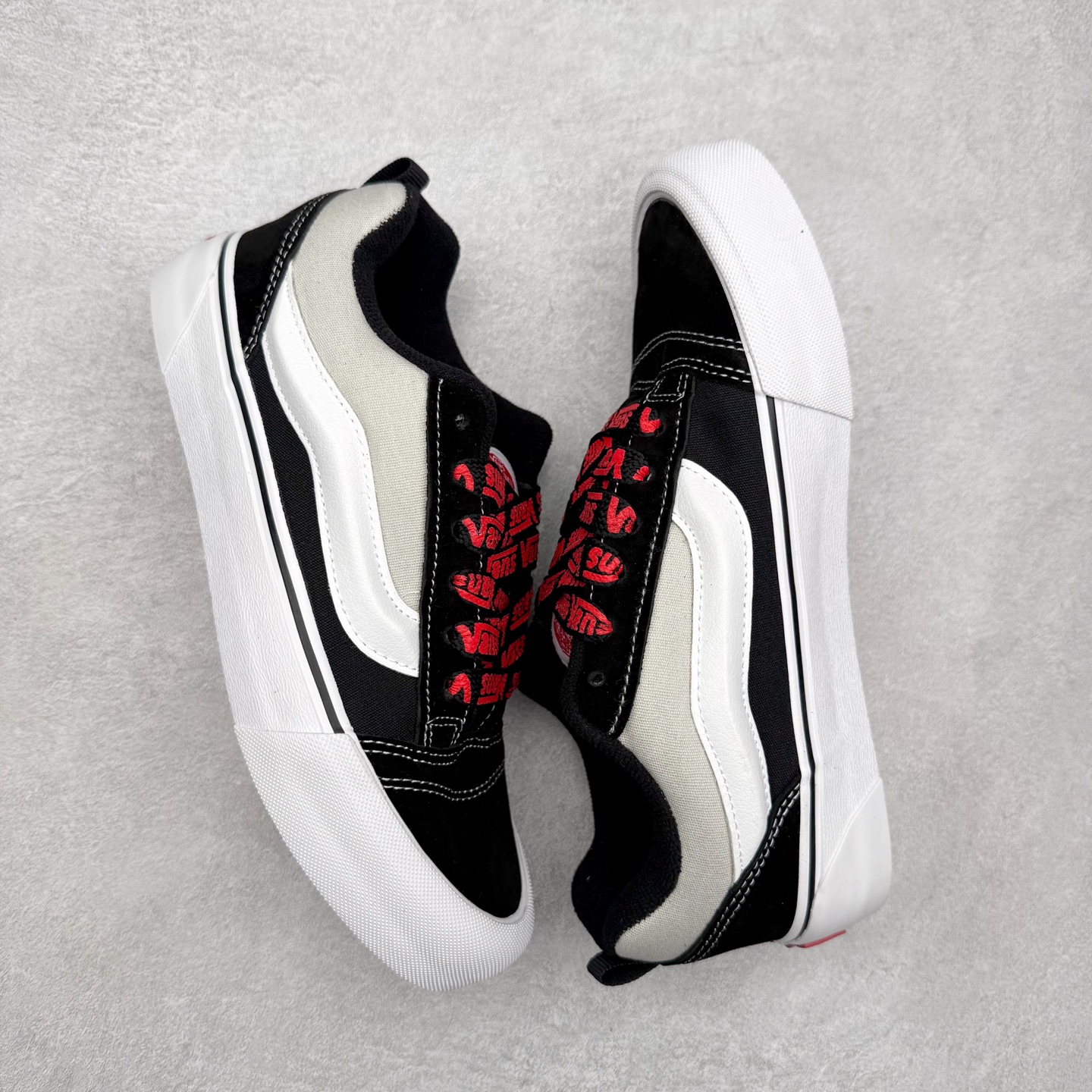 图片[3]-Vans Classics Knu Skool 黑白拼接 字母鞋带 厚鞋舌面包鞋 肥胖版大Logo 原版猪八皮面料 尺码：35 36 36.5 37 38 38.5 39 40 40.5 41 42 42.5 43 44 45 工艺：硫化1：1（重量1：1、真标、原钢印、材质标、鞋型标、合格证）-选品中心