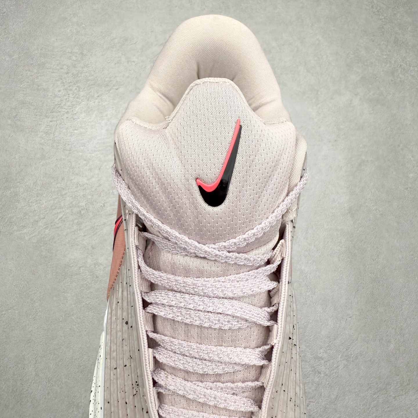 图片[5]-NK G.T. Cut 3.0 EP GT3代实战篮球鞋 HV9919-001 该鞋款采用出众回弹设计 为切入、转向和移步篮筐提供出色的能量回馈 回弹性能带来弹力充沛的迈步体验 助你爆发疾速 全掌型 ZoomX 泡绵 缔造弹力出众的轻盈迈步体验 助你在比赛升温时能够急速快攻 驰骋全场 鞋面绳线与鞋带相结合 有助稳固前足 后跟搭配加垫鞋口 为脚踝营造舒适稳固感受 全掌型 ZoomX 泡绵 能够带来出众的能量回馈 前足外侧采用精巧塑料覆面 在瞬间爆发时提供稳固脚感 尺码：39 40 40.5 41 42 42.5 43 44 44.5 45 46-选品中心