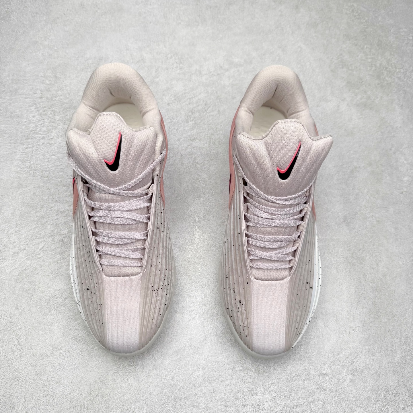 图片[2]-NK G.T. Cut 3.0 EP GT3代实战篮球鞋 HV9919-001 该鞋款采用出众回弹设计 为切入、转向和移步篮筐提供出色的能量回馈 回弹性能带来弹力充沛的迈步体验 助你爆发疾速 全掌型 ZoomX 泡绵 缔造弹力出众的轻盈迈步体验 助你在比赛升温时能够急速快攻 驰骋全场 鞋面绳线与鞋带相结合 有助稳固前足 后跟搭配加垫鞋口 为脚踝营造舒适稳固感受 全掌型 ZoomX 泡绵 能够带来出众的能量回馈 前足外侧采用精巧塑料覆面 在瞬间爆发时提供稳固脚感 尺码：39 40 40.5 41 42 42.5 43 44 44.5 45 46-选品中心