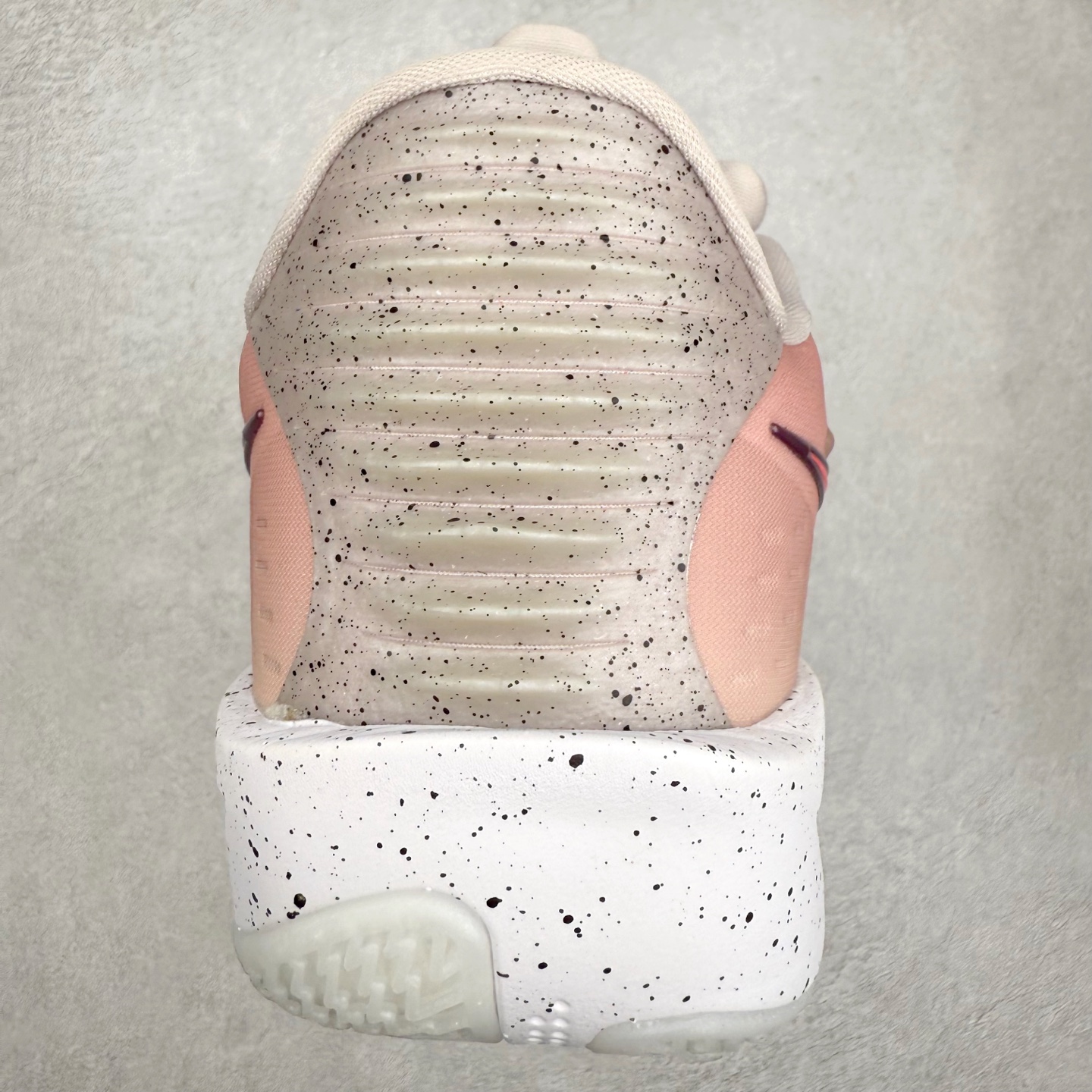 图片[8]-NK G.T. Cut 3.0 EP GT3代实战篮球鞋 HV9919-001 该鞋款采用出众回弹设计 为切入、转向和移步篮筐提供出色的能量回馈 回弹性能带来弹力充沛的迈步体验 助你爆发疾速 全掌型 ZoomX 泡绵 缔造弹力出众的轻盈迈步体验 助你在比赛升温时能够急速快攻 驰骋全场 鞋面绳线与鞋带相结合 有助稳固前足 后跟搭配加垫鞋口 为脚踝营造舒适稳固感受 全掌型 ZoomX 泡绵 能够带来出众的能量回馈 前足外侧采用精巧塑料覆面 在瞬间爆发时提供稳固脚感 尺码：39 40 40.5 41 42 42.5 43 44 44.5 45 46-选品中心