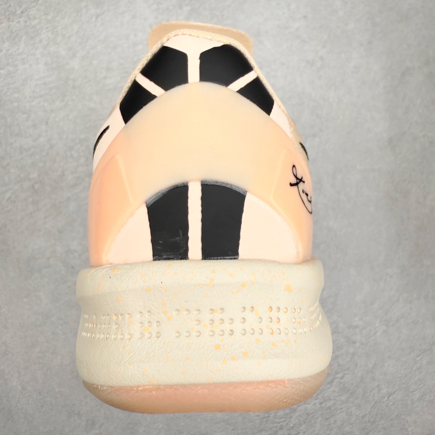 图片[8]-NK Zoom Kobe Ⅷ System 科比8代复刻实战运动低帮文化篮球鞋 HQ3138-800 #独家原厂飞线工艺#鞋垫升级配备超厚PHYLON中底#前后掌部位搭载真Zoom气垫单元#塑料碳纤维支撑中板 KOBE VII体系的速度模块配备了 PHYLON 中底和在前后掌部位的 Zoom气垫单元，提供快速响应的缓冲。同时，采用低帮弹力鞋口设计，使鞋子能够紧贴脚踝提供更好的支撑。速度模块采用贴合脚面的舒适包裹设计，摒弃传统的鞋舌和鞋内套，使球鞋更加轻质。尺码：40 40.5 41 42 42.5 43 44 44.5 45 46-选品中心