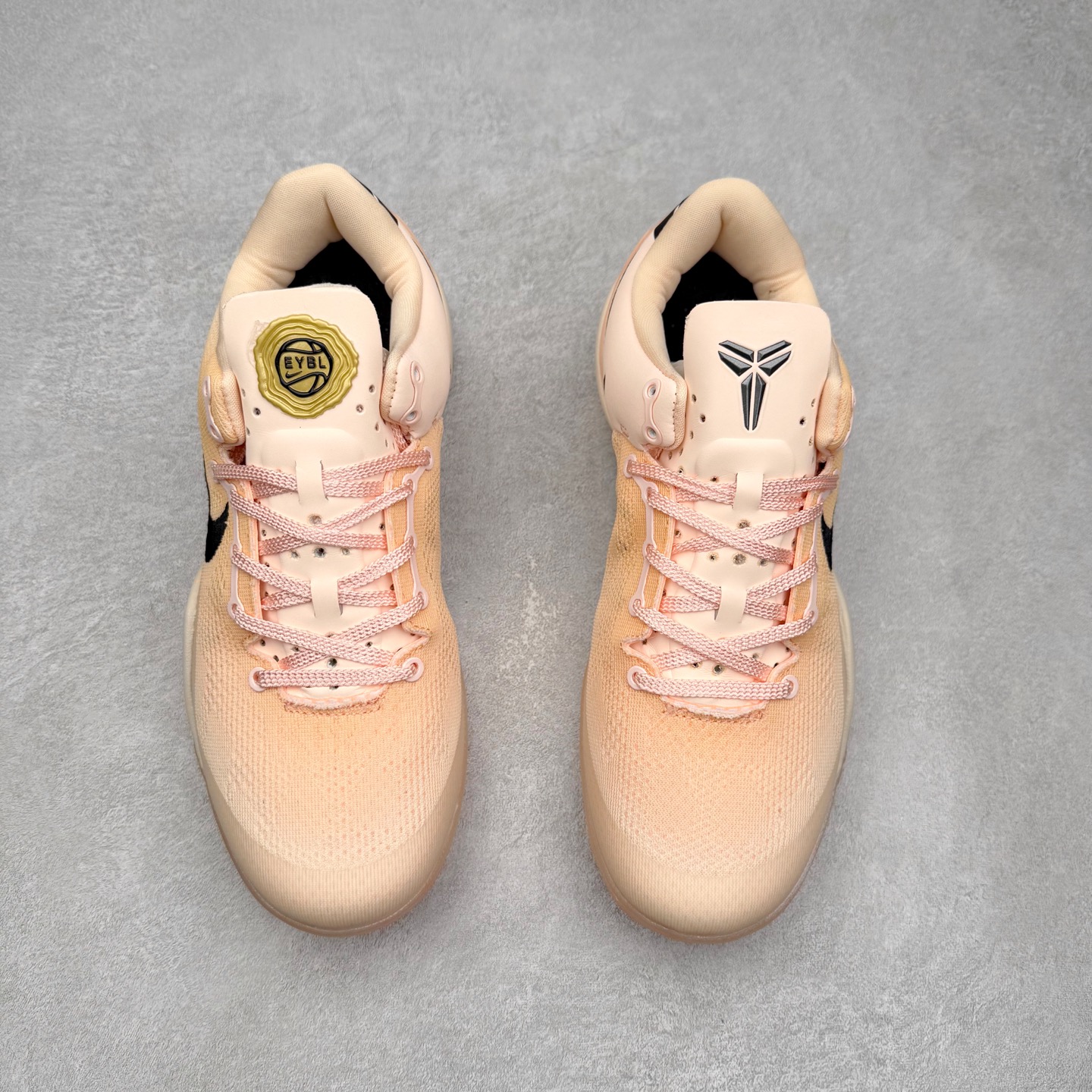 图片[2]-NK Zoom Kobe Ⅷ System 科比8代复刻实战运动低帮文化篮球鞋 HQ3138-800 #独家原厂飞线工艺#鞋垫升级配备超厚PHYLON中底#前后掌部位搭载真Zoom气垫单元#塑料碳纤维支撑中板 KOBE VII体系的速度模块配备了 PHYLON 中底和在前后掌部位的 Zoom气垫单元，提供快速响应的缓冲。同时，采用低帮弹力鞋口设计，使鞋子能够紧贴脚踝提供更好的支撑。速度模块采用贴合脚面的舒适包裹设计，摒弃传统的鞋舌和鞋内套，使球鞋更加轻质。尺码：40 40.5 41 42 42.5 43 44 44.5 45 46-选品中心