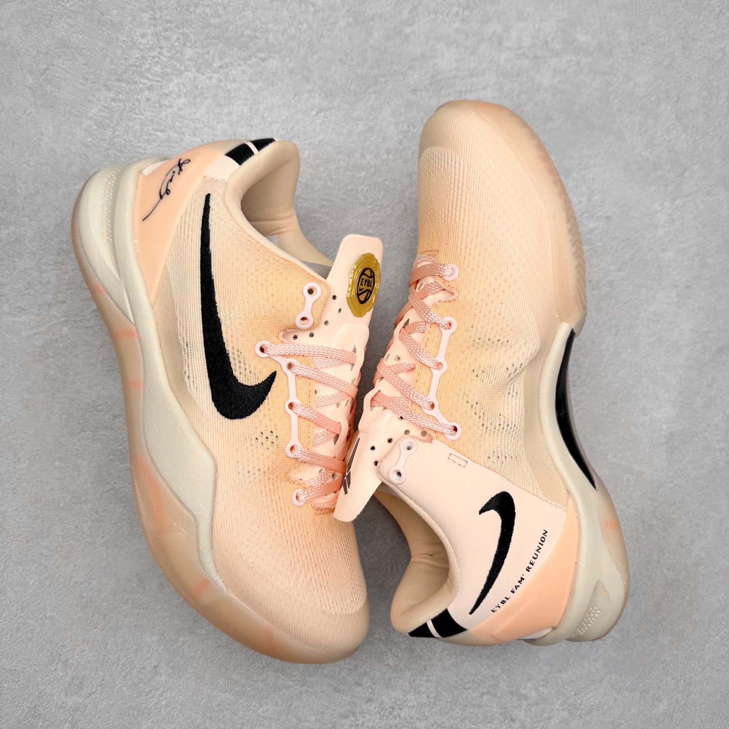 图片[3]-NK Zoom Kobe Ⅷ System 科比8代复刻实战运动低帮文化篮球鞋 HQ3138-800 #独家原厂飞线工艺#鞋垫升级配备超厚PHYLON中底#前后掌部位搭载真Zoom气垫单元#塑料碳纤维支撑中板 KOBE VII体系的速度模块配备了 PHYLON 中底和在前后掌部位的 Zoom气垫单元，提供快速响应的缓冲。同时，采用低帮弹力鞋口设计，使鞋子能够紧贴脚踝提供更好的支撑。速度模块采用贴合脚面的舒适包裹设计，摒弃传统的鞋舌和鞋内套，使球鞋更加轻质。尺码：40 40.5 41 42 42.5 43 44 44.5 45 46-选品中心