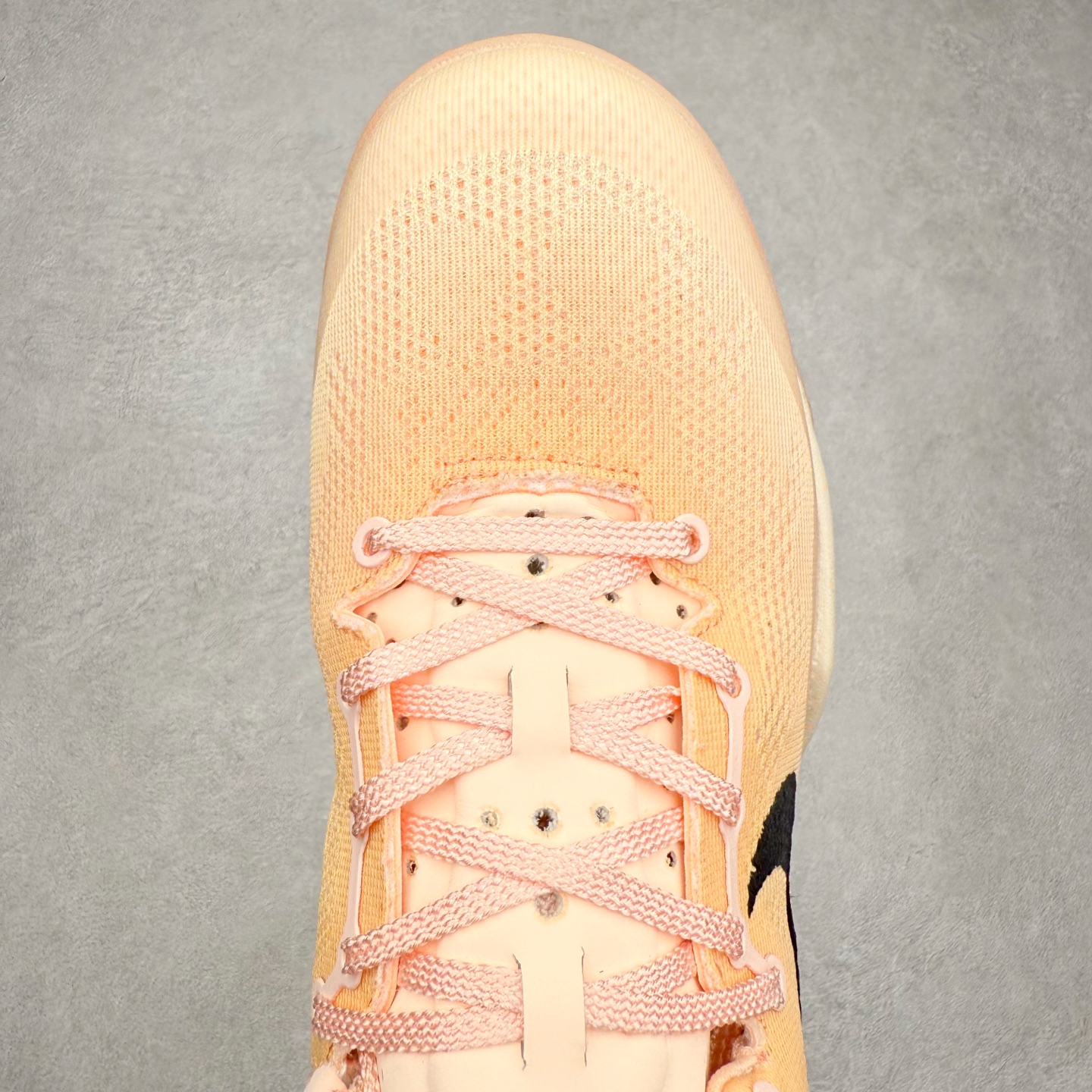 图片[4]-NK Zoom Kobe Ⅷ System 科比8代复刻实战运动低帮文化篮球鞋 HQ3138-800 #独家原厂飞线工艺#鞋垫升级配备超厚PHYLON中底#前后掌部位搭载真Zoom气垫单元#塑料碳纤维支撑中板 KOBE VII体系的速度模块配备了 PHYLON 中底和在前后掌部位的 Zoom气垫单元，提供快速响应的缓冲。同时，采用低帮弹力鞋口设计，使鞋子能够紧贴脚踝提供更好的支撑。速度模块采用贴合脚面的舒适包裹设计，摒弃传统的鞋舌和鞋内套，使球鞋更加轻质。尺码：40 40.5 41 42 42.5 43 44 44.5 45 46-选品中心