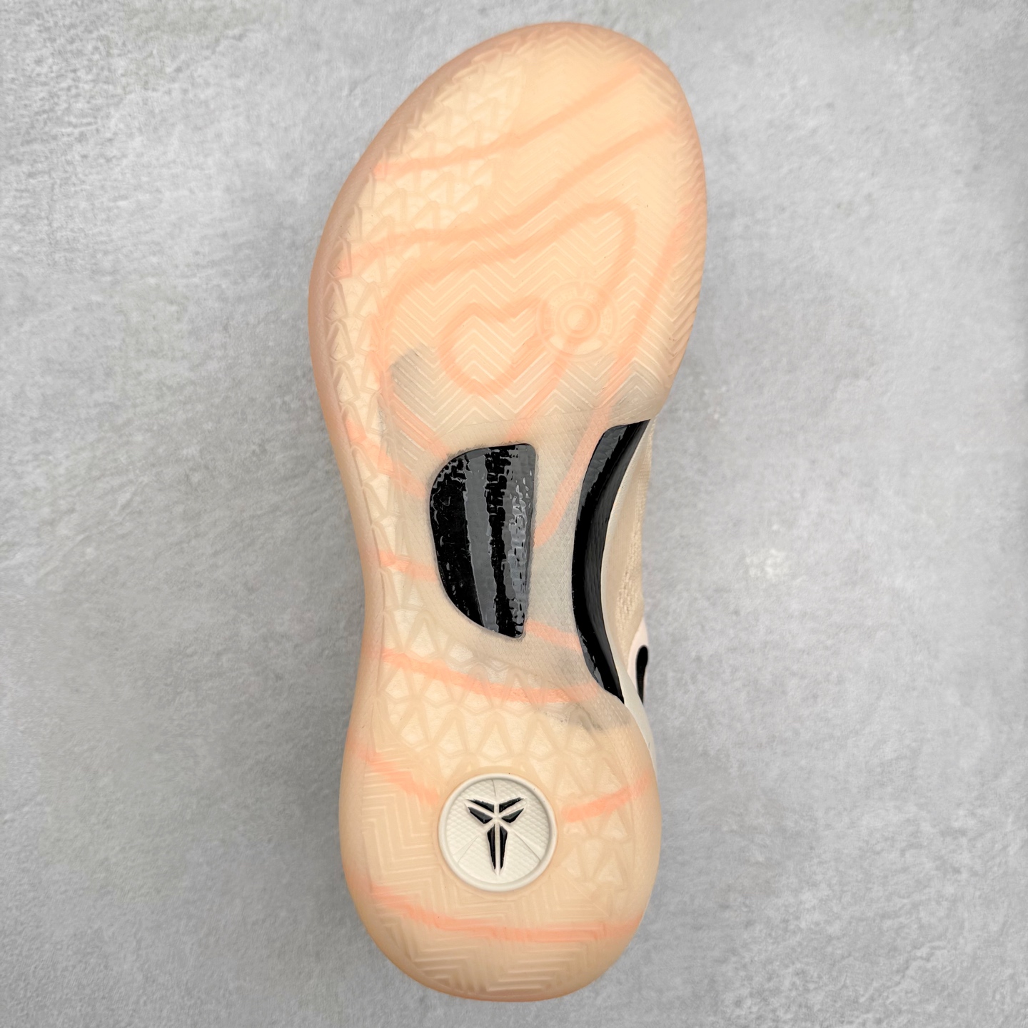 图片[9]-NK Zoom Kobe Ⅷ System 科比8代复刻实战运动低帮文化篮球鞋 HQ3138-800 #独家原厂飞线工艺#鞋垫升级配备超厚PHYLON中底#前后掌部位搭载真Zoom气垫单元#塑料碳纤维支撑中板 KOBE VII体系的速度模块配备了 PHYLON 中底和在前后掌部位的 Zoom气垫单元，提供快速响应的缓冲。同时，采用低帮弹力鞋口设计，使鞋子能够紧贴脚踝提供更好的支撑。速度模块采用贴合脚面的舒适包裹设计，摒弃传统的鞋舌和鞋内套，使球鞋更加轻质。尺码：40 40.5 41 42 42.5 43 44 44.5 45 46-选品中心