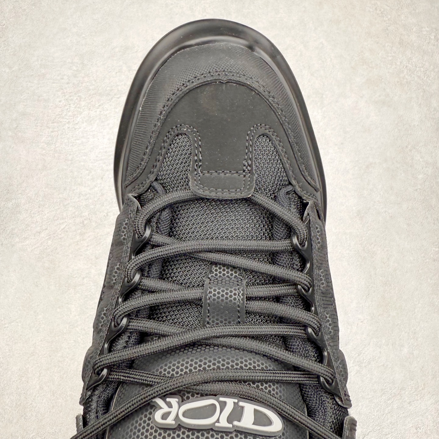 图片[4]-DIOR Snow 迪奥圆头系带低帮生活休闲鞋 老爹风系带低帮透气休闲运动慢跑鞋 独立编号限定版 升级原楦原纸版数据开发版型#全套专柜代购配件 采用反绒牛皮组合3D喷涂尼龙网织科技鞋面材质 正确吸汗网布贴合PU高弹发泡增高鞋垫 独家开发组合TR光泽耐韧隔色橡胶鞋底 Christian Dior，简称迪奥（Dior），是法国著名高价奢侈品品牌。迪奥公司由法国时装设计师克里斯汀•迪奥创立，总部设在巴黎。自1946年创始以来，Dior一直是华丽与高雅的代名词。不论是时装、化妆品或是其他产品，克里斯汀•迪奥在时尚殿堂一直雄踞顶端Dior之所以能成为经典，除了其创新中又带着优雅的设计，亦培育出许多优秀的年轻设计师。主要经营女装、男装、首饰、香水、化妆品、童装等高档消费品。尺码：35 36 37 38 39 40 41 42 43 44 45-选品中心