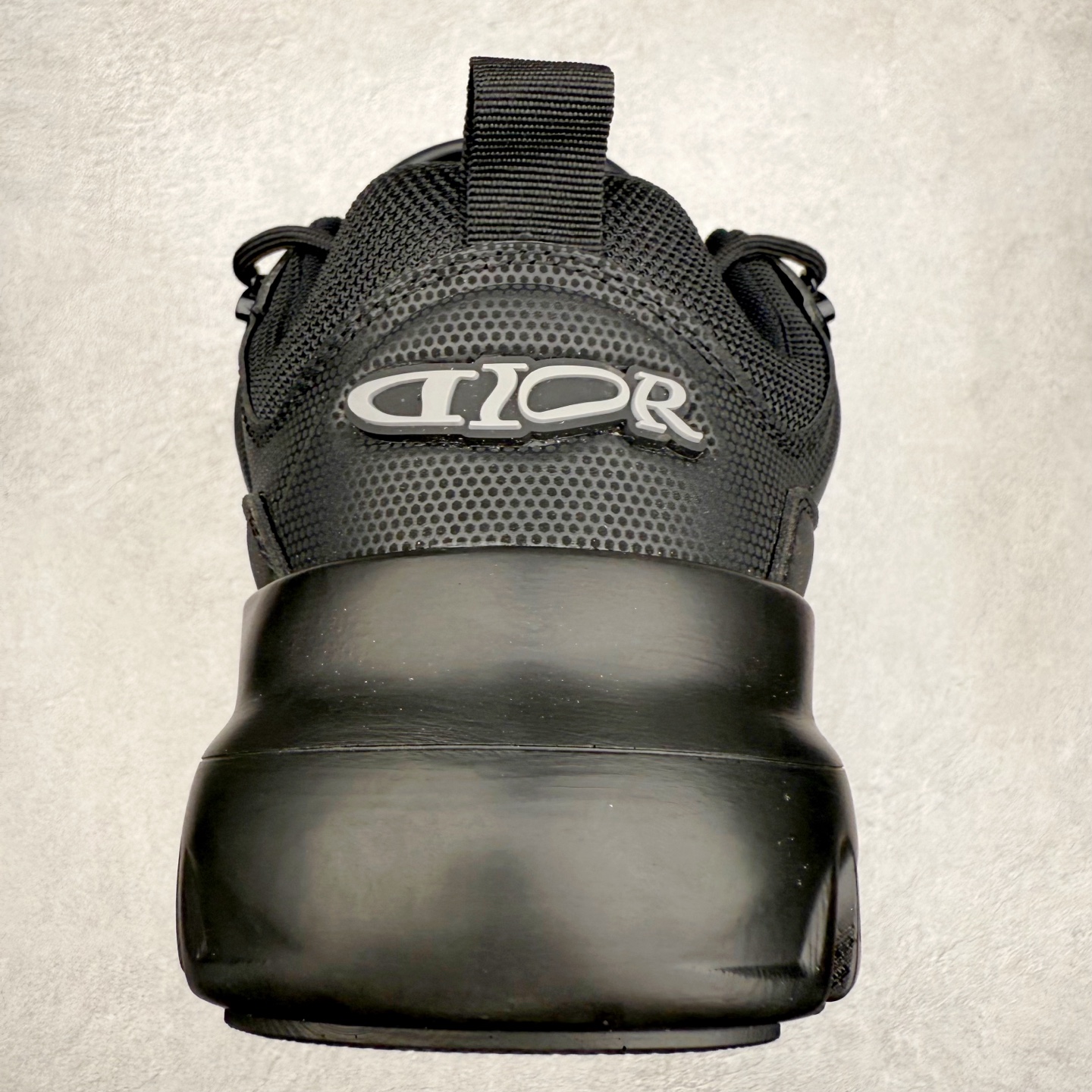 图片[8]-DIOR Snow 迪奥圆头系带低帮生活休闲鞋 老爹风系带低帮透气休闲运动慢跑鞋 独立编号限定版 升级原楦原纸版数据开发版型#全套专柜代购配件 采用反绒牛皮组合3D喷涂尼龙网织科技鞋面材质 正确吸汗网布贴合PU高弹发泡增高鞋垫 独家开发组合TR光泽耐韧隔色橡胶鞋底 Christian Dior，简称迪奥（Dior），是法国著名高价奢侈品品牌。迪奥公司由法国时装设计师克里斯汀•迪奥创立，总部设在巴黎。自1946年创始以来，Dior一直是华丽与高雅的代名词。不论是时装、化妆品或是其他产品，克里斯汀•迪奥在时尚殿堂一直雄踞顶端Dior之所以能成为经典，除了其创新中又带着优雅的设计，亦培育出许多优秀的年轻设计师。主要经营女装、男装、首饰、香水、化妆品、童装等高档消费品。尺码：35 36 37 38 39 40 41 42 43 44 45-选品中心