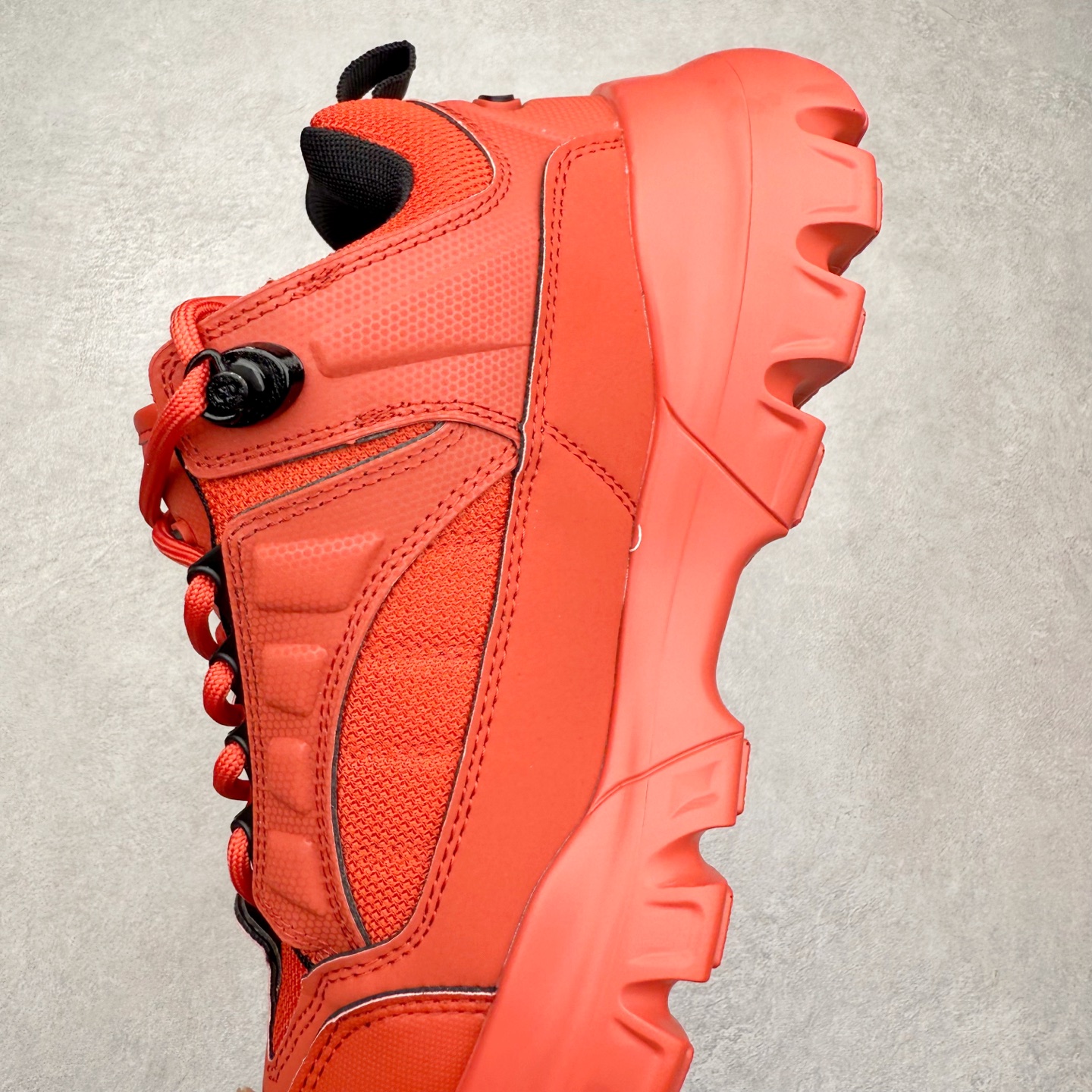 图片[7]-DIOR Snow 迪奥圆头系带低帮生活休闲鞋 老爹风系带低帮透气休闲运动慢跑鞋 独立编号限定版 升级原楦原纸版数据开发版型#全套专柜代购配件 采用反绒牛皮组合3D喷涂尼龙网织科技鞋面材质 正确吸汗网布贴合PU高弹发泡增高鞋垫 独家开发组合TR光泽耐韧隔色橡胶鞋底 Christian Dior，简称迪奥（Dior），是法国著名高价奢侈品品牌。迪奥公司由法国时装设计师克里斯汀•迪奥创立，总部设在巴黎。自1946年创始以来，Dior一直是华丽与高雅的代名词。不论是时装、化妆品或是其他产品，克里斯汀•迪奥在时尚殿堂一直雄踞顶端Dior之所以能成为经典，除了其创新中又带着优雅的设计，亦培育出许多优秀的年轻设计师。主要经营女装、男装、首饰、香水、化妆品、童装等高档消费品。尺码：35 36 37 38 39 40 41 42 43 44 45-选品中心