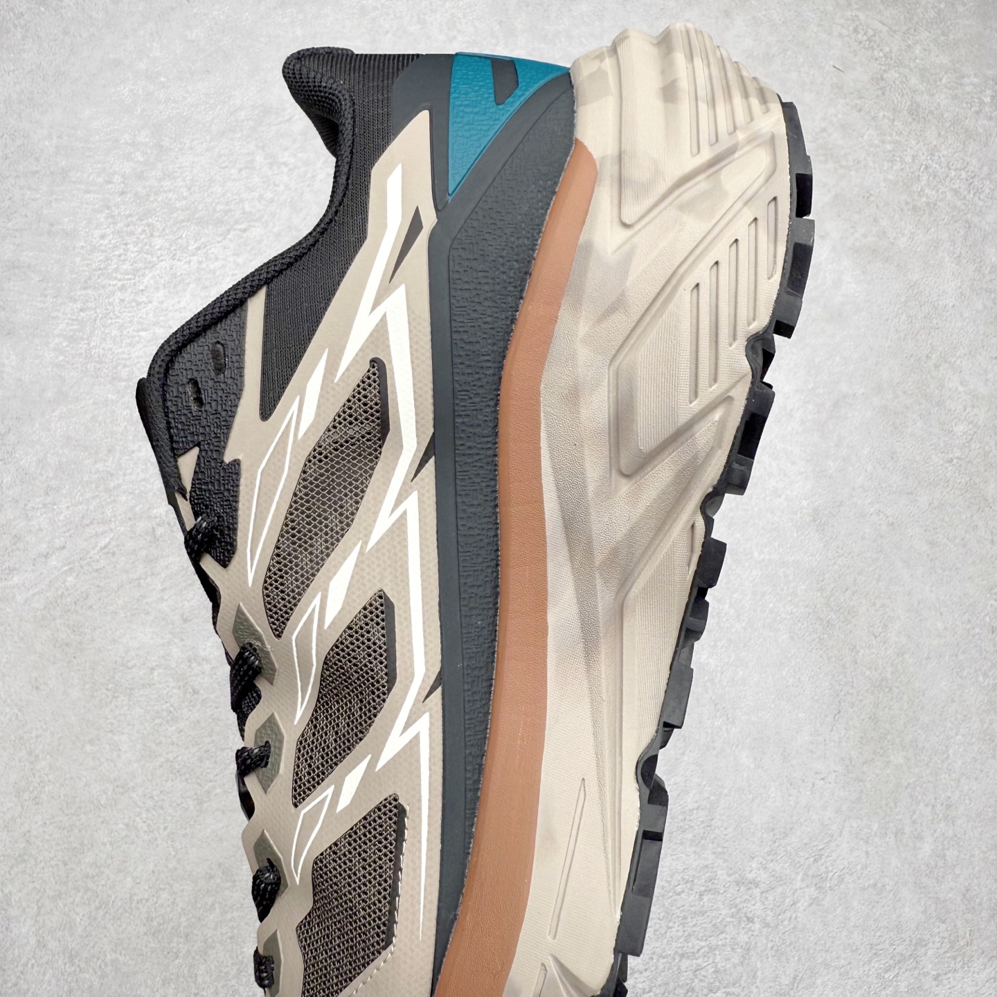 图片[7]-凯乐石 KAILAS C 4 舒适缓冲徒步 织物TPU减震防滑透气包裹性轻便低帮 超强抓地力越野跑步鞋 KAILAS凯乐石品牌是全球三大全系攀登品牌之一，于2003年创立于中国广州，致力于为有攀登梦想的户外运动员及爱好者，研发制造功能性专业装备，满足他们在极限环境下安全舒适的需求，凯乐石专注于科技面料的开发及专业功能设计，产品线覆盖登山、攀岩、徒步、越野跑山、露营、旅行等多项户外运动，通过运动员的测试反馈，不断进化迭代，产品荣获国内外大奖71座，发明专利21个，更突破性的自主研发攀登器械，打造出中国的攀登硬实力。实拍调校N版已经零色差零失真 百分百还原实物色彩所见即所得 不存在货不对板色差等低级问题 选购参考实物拍摄 不混卖不参货 只用心做好货严格选品 承诺混一赔十 尺码：36 36.5 37.5 38 38.5 39 40 40.5 41 42 42.5 43 44 44.5 45-选品中心