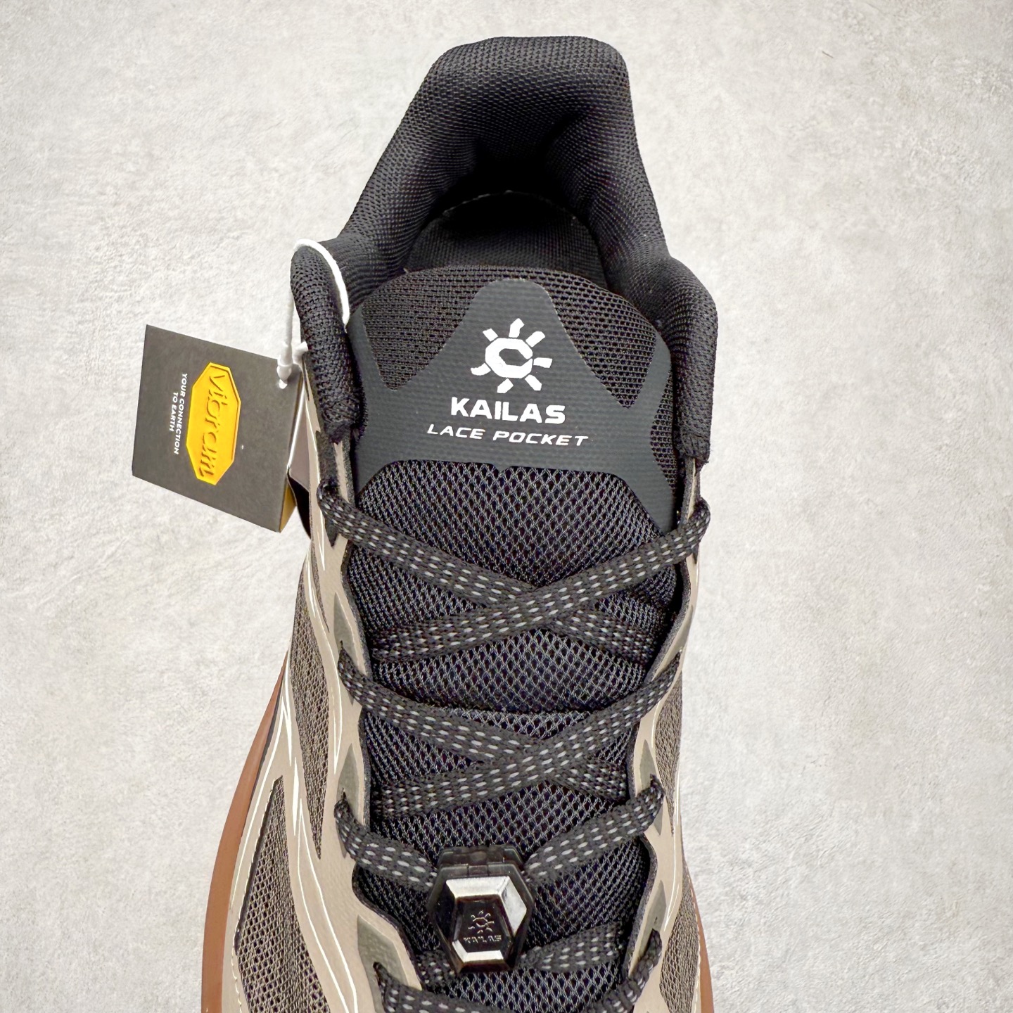 图片[5]-凯乐石 KAILAS C 4 舒适缓冲徒步 织物TPU减震防滑透气包裹性轻便低帮 超强抓地力越野跑步鞋 KAILAS凯乐石品牌是全球三大全系攀登品牌之一，于2003年创立于中国广州，致力于为有攀登梦想的户外运动员及爱好者，研发制造功能性专业装备，满足他们在极限环境下安全舒适的需求，凯乐石专注于科技面料的开发及专业功能设计，产品线覆盖登山、攀岩、徒步、越野跑山、露营、旅行等多项户外运动，通过运动员的测试反馈，不断进化迭代，产品荣获国内外大奖71座，发明专利21个，更突破性的自主研发攀登器械，打造出中国的攀登硬实力。实拍调校N版已经零色差零失真 百分百还原实物色彩所见即所得 不存在货不对板色差等低级问题 选购参考实物拍摄 不混卖不参货 只用心做好货严格选品 承诺混一赔十 尺码：36 36.5 37.5 38 38.5 39 40 40.5 41 42 42.5 43 44 44.5 45-选品中心