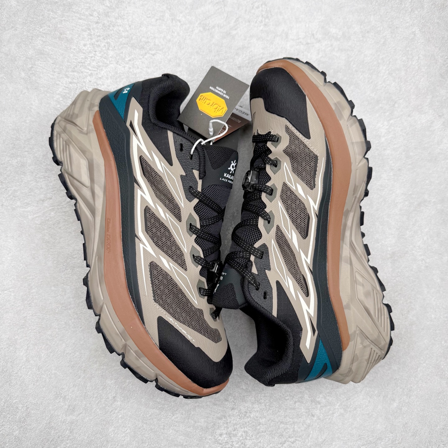 图片[3]-凯乐石 KAILAS C 4 舒适缓冲徒步 织物TPU减震防滑透气包裹性轻便低帮 超强抓地力越野跑步鞋 KAILAS凯乐石品牌是全球三大全系攀登品牌之一，于2003年创立于中国广州，致力于为有攀登梦想的户外运动员及爱好者，研发制造功能性专业装备，满足他们在极限环境下安全舒适的需求，凯乐石专注于科技面料的开发及专业功能设计，产品线覆盖登山、攀岩、徒步、越野跑山、露营、旅行等多项户外运动，通过运动员的测试反馈，不断进化迭代，产品荣获国内外大奖71座，发明专利21个，更突破性的自主研发攀登器械，打造出中国的攀登硬实力。实拍调校N版已经零色差零失真 百分百还原实物色彩所见即所得 不存在货不对板色差等低级问题 选购参考实物拍摄 不混卖不参货 只用心做好货严格选品 承诺混一赔十 尺码：36 36.5 37.5 38 38.5 39 40 40.5 41 42 42.5 43 44 44.5 45-选品中心