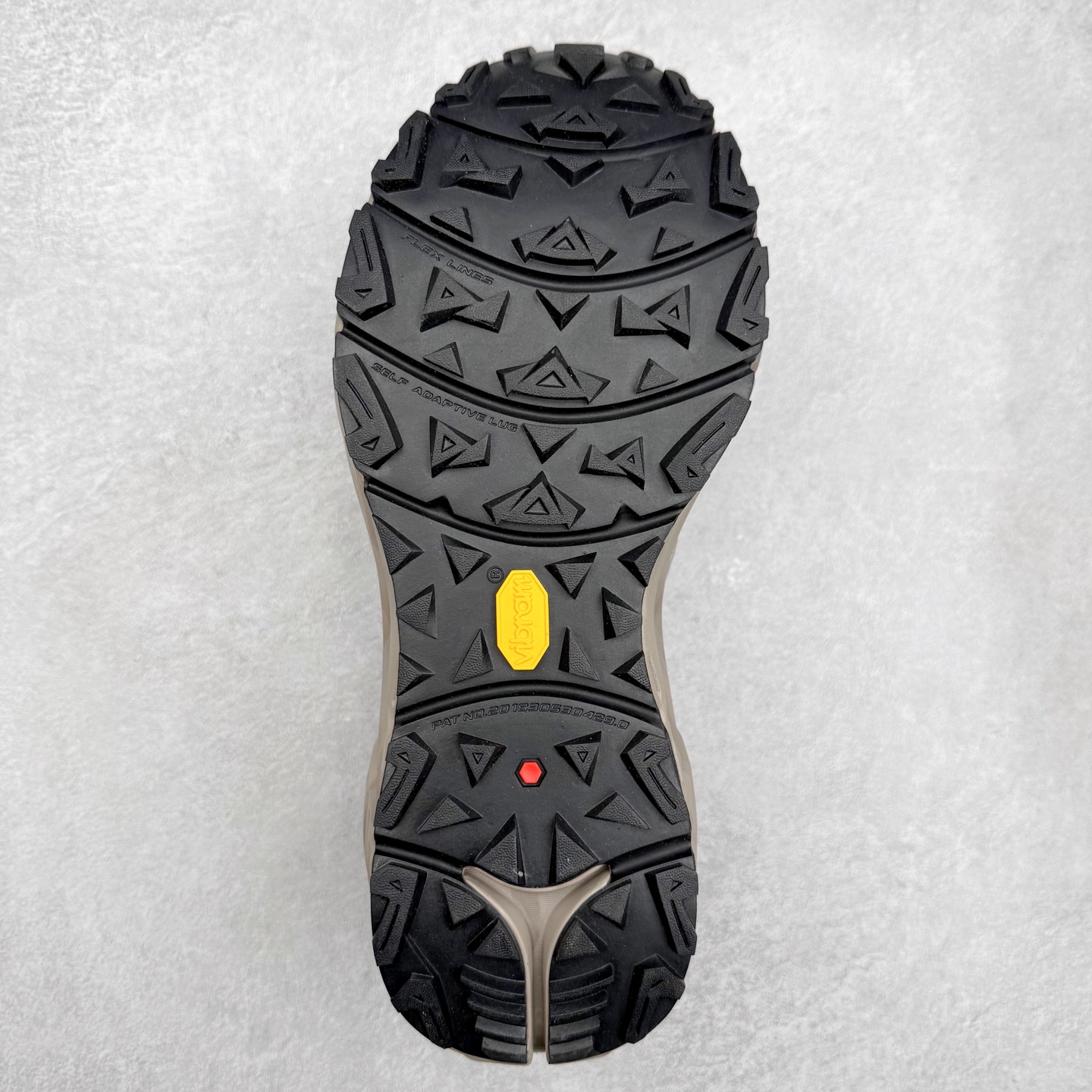 图片[9]-凯乐石 KAILAS C 4 舒适缓冲徒步 织物TPU减震防滑透气包裹性轻便低帮 超强抓地力越野跑步鞋 KAILAS凯乐石品牌是全球三大全系攀登品牌之一，于2003年创立于中国广州，致力于为有攀登梦想的户外运动员及爱好者，研发制造功能性专业装备，满足他们在极限环境下安全舒适的需求，凯乐石专注于科技面料的开发及专业功能设计，产品线覆盖登山、攀岩、徒步、越野跑山、露营、旅行等多项户外运动，通过运动员的测试反馈，不断进化迭代，产品荣获国内外大奖71座，发明专利21个，更突破性的自主研发攀登器械，打造出中国的攀登硬实力。实拍调校N版已经零色差零失真 百分百还原实物色彩所见即所得 不存在货不对板色差等低级问题 选购参考实物拍摄 不混卖不参货 只用心做好货严格选品 承诺混一赔十 尺码：36 36.5 37.5 38 38.5 39 40 40.5 41 42 42.5 43 44 44.5 45-选品中心