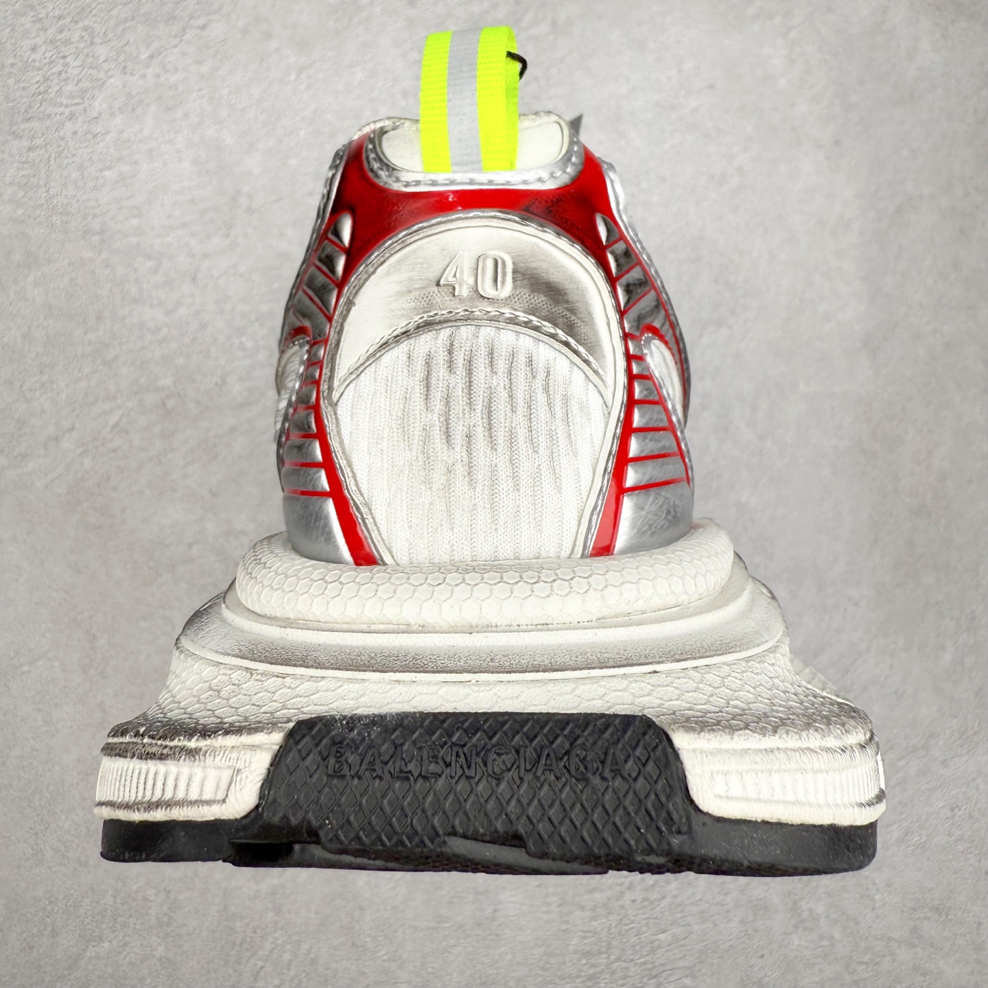 图片[8]-＃福利特价 BALENCIAGA 3XL Sneakers 巴黎世家十代网布系带低帮走秀复古老爹鞋 全套原纸板楦头开发 最原汁原味的灵魂版型 全鞋荧光划线卡点 胶水把控整洁度追求极致完美 每一双都是工艺品 多重QC质检 超越公司货的品控标准 实实在在的免检产品 原盒原配 正确字体电绣 粗细、位置、大小正确 侧边TPU 透气孔匹配意产原版 正确分离大底 TPU软底 原版一致大底LOGO 立体感十足 原厂皮料水洗做旧 采购原厂网纱 不含皮革 网布材料和聚氨酯 磨损效果 鞋头边缘和后帮 Balenciaga 徽标 鞋面和后跟凸印尺码 鞋舌 3XL 橡胶品牌标识和反光细节 鞋帮拉袢和鞋舌拉祥 配反光细节 备用鞋带在鞋履前侧 可在穿着前取下 便于不同造型搭配 偏大一码 尺码：35 36 37 38 39 40 41 42 43 44 45 46-选品中心