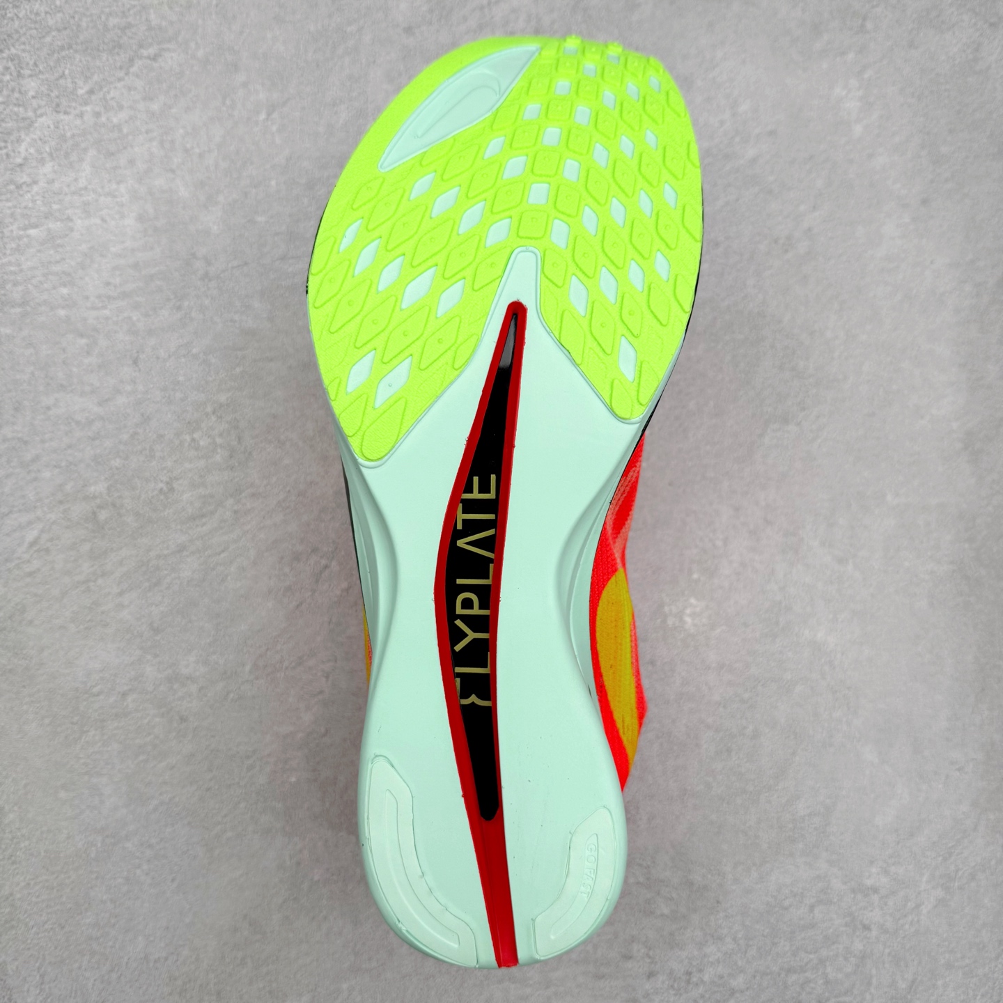 图片[9]-NK Streakfly 2 马拉松公路竞速跑步鞋 助你在比赛日遥遥领先。该鞋款搭载碳纤维Flyplate，与元年款人气ZoomX泡绵中底和简约鞋面相得益彰缔造出众回弹脚感。无论是1公里还是 10 公里，皆可带来出众跑步表现。保持速度全掌型碳纤维 Flyplate 提供出色推进感，铸就顺畅过渡的迈步体验，助你在跑途中自信转向。出众回弹ZoomX泡绵经匠心设计，塑就出众回弹缓震性能，缔造轻盈脚感，助你发挥疾速表现。抓地外底外底采用轻薄粘性网状材质，有助减轻鞋身重量，同时提供强劲抓地力。实拍调校N版已经零色差零失真 百分百还原实物色彩所见即所得 不存在货不对板色差等低级问题 选购参考实物拍摄 不混卖不参货 只用心做好货严格选品 承诺混一赔十 尺码：36 36.5 37.5 38 38.5 39 40 40.5 41 42 42.5 43 44 44.5 45-选品中心