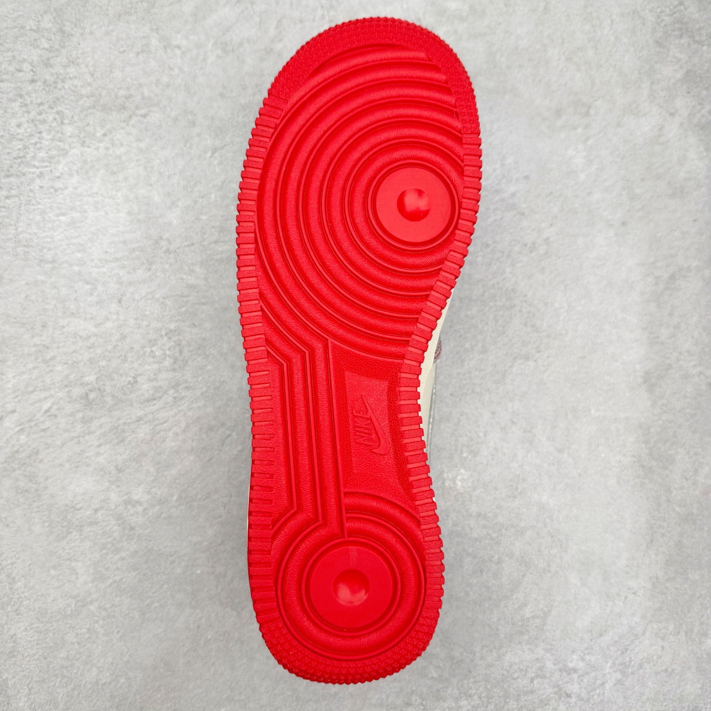 图片[9]-NK Air Force 1´07 Low 空军一号低帮百搭休闲运动板鞋 ZD1988-004 柔软、弹性十足的缓震性能和出色的中底设计 横跨复古与现代的外型结合 造就出风靡全球 三十多年的Force 1 直到今天还深受青睐 实拍调校N版已经零色差零失真 百分百还原实物色彩所见即所得 不存在货不对板色差等低级问题 选购参考实物拍摄 不混卖不参货 只用心做好货严格选品 承诺混一赔十 尺码：36 36.5 37.5 38 38.5 39 40 40.5 41 42 42.5 43 44 44.5 45-选品中心