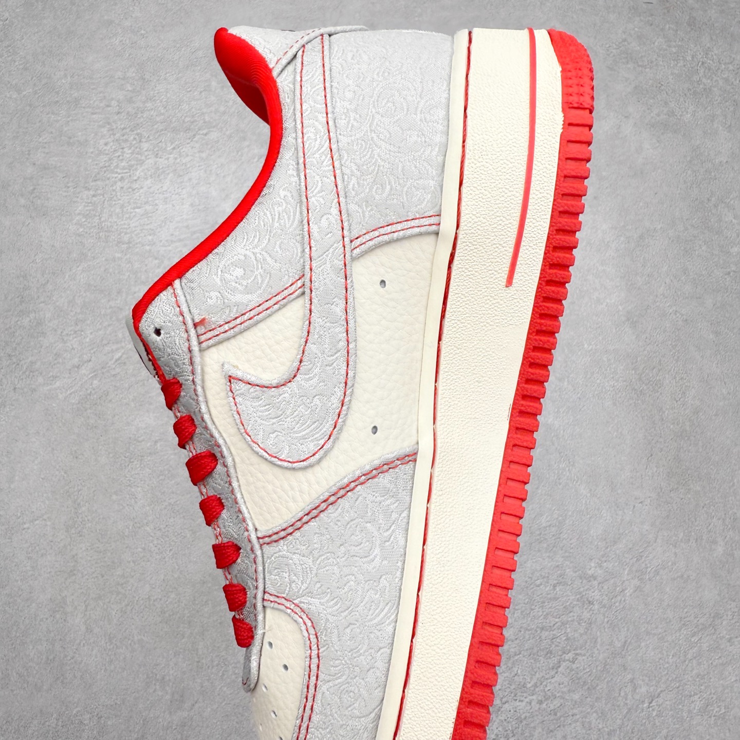 图片[7]-NK Air Force 1´07 Low 空军一号低帮百搭休闲运动板鞋 ZD1988-004 柔软、弹性十足的缓震性能和出色的中底设计 横跨复古与现代的外型结合 造就出风靡全球 三十多年的Force 1 直到今天还深受青睐 实拍调校N版已经零色差零失真 百分百还原实物色彩所见即所得 不存在货不对板色差等低级问题 选购参考实物拍摄 不混卖不参货 只用心做好货严格选品 承诺混一赔十 尺码：36 36.5 37.5 38 38.5 39 40 40.5 41 42 42.5 43 44 44.5 45-选品中心