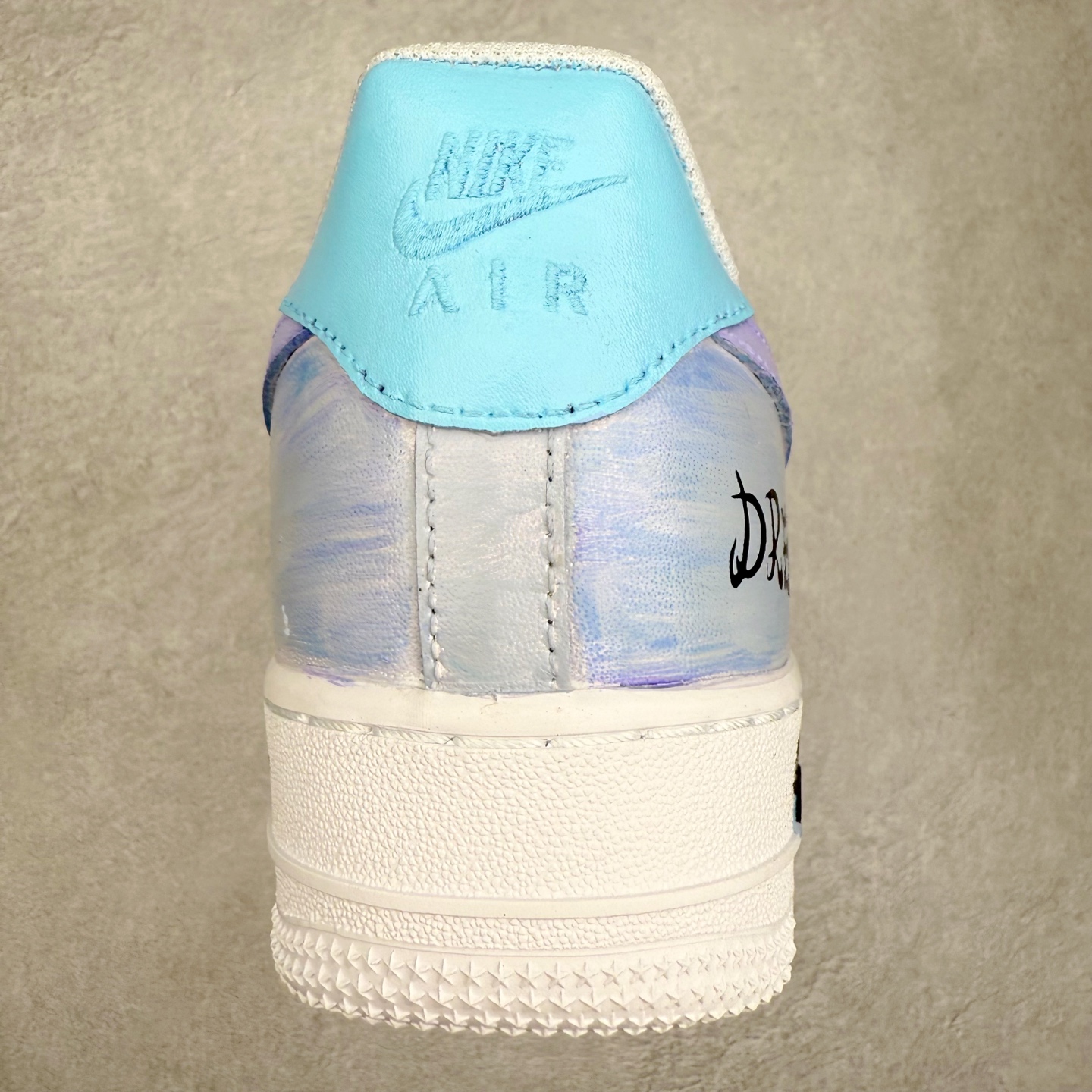 图片[8]-NK Air Force 1´07 Low 空军一号低帮百搭休闲运动板鞋 CW2288-101 柔软、弹性十足的缓震性能和出色的中底设计 横跨复古与现代的外型结合 造就出风靡全球 三十多年的Force 1 直到今天还深受青睐 实拍调校N版已经零色差零失真 百分百还原实物色彩所见即所得 不存在货不对板色差等低级问题 选购参考实物拍摄 不混卖不参货 只用心做好货严格选品 承诺混一赔十 尺码：36 36.5 37.5 38 38.5 39 40 40.5 41 42 42.5 43 44 44.5 45-选品中心