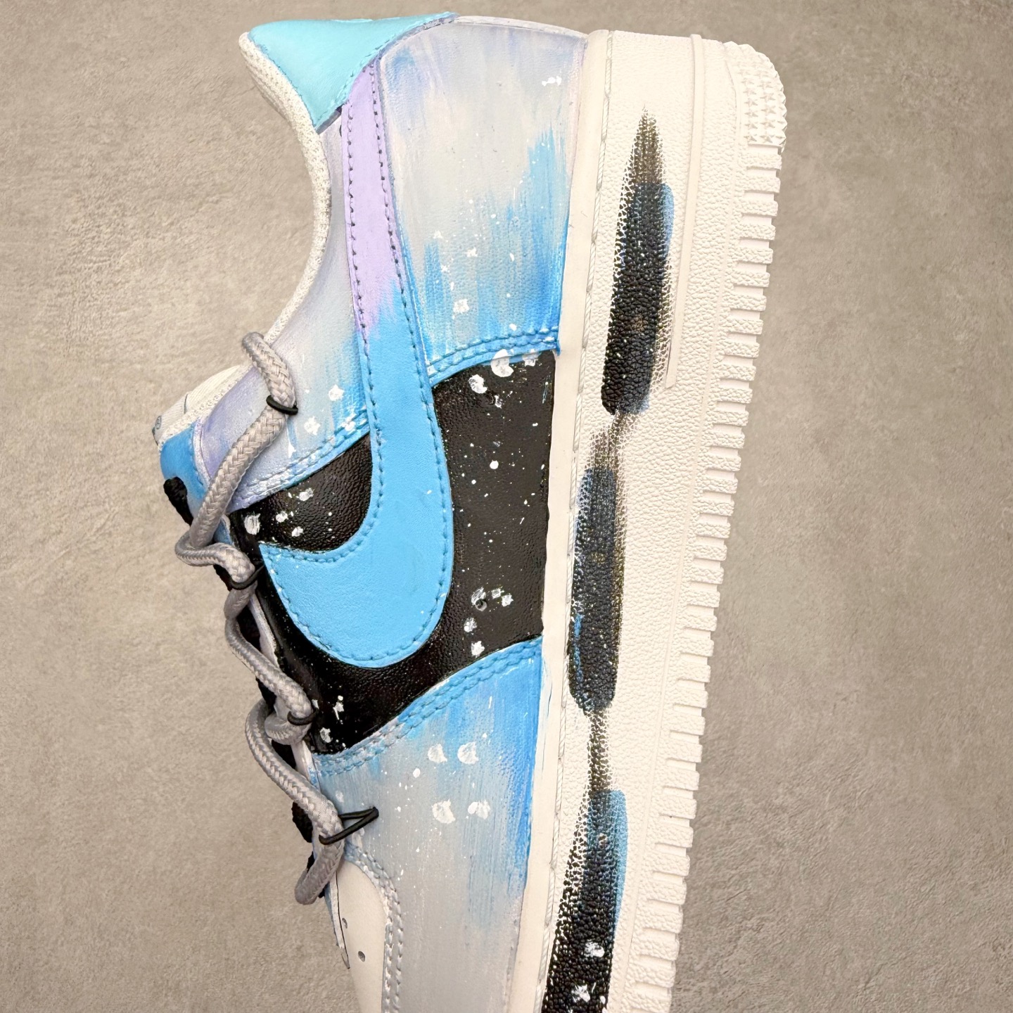 图片[7]-NK Air Force 1´07 Low 空军一号低帮百搭休闲运动板鞋 CW2288-101 柔软、弹性十足的缓震性能和出色的中底设计 横跨复古与现代的外型结合 造就出风靡全球 三十多年的Force 1 直到今天还深受青睐 实拍调校N版已经零色差零失真 百分百还原实物色彩所见即所得 不存在货不对板色差等低级问题 选购参考实物拍摄 不混卖不参货 只用心做好货严格选品 承诺混一赔十 尺码：36 36.5 37.5 38 38.5 39 40 40.5 41 42 42.5 43 44 44.5 45-选品中心