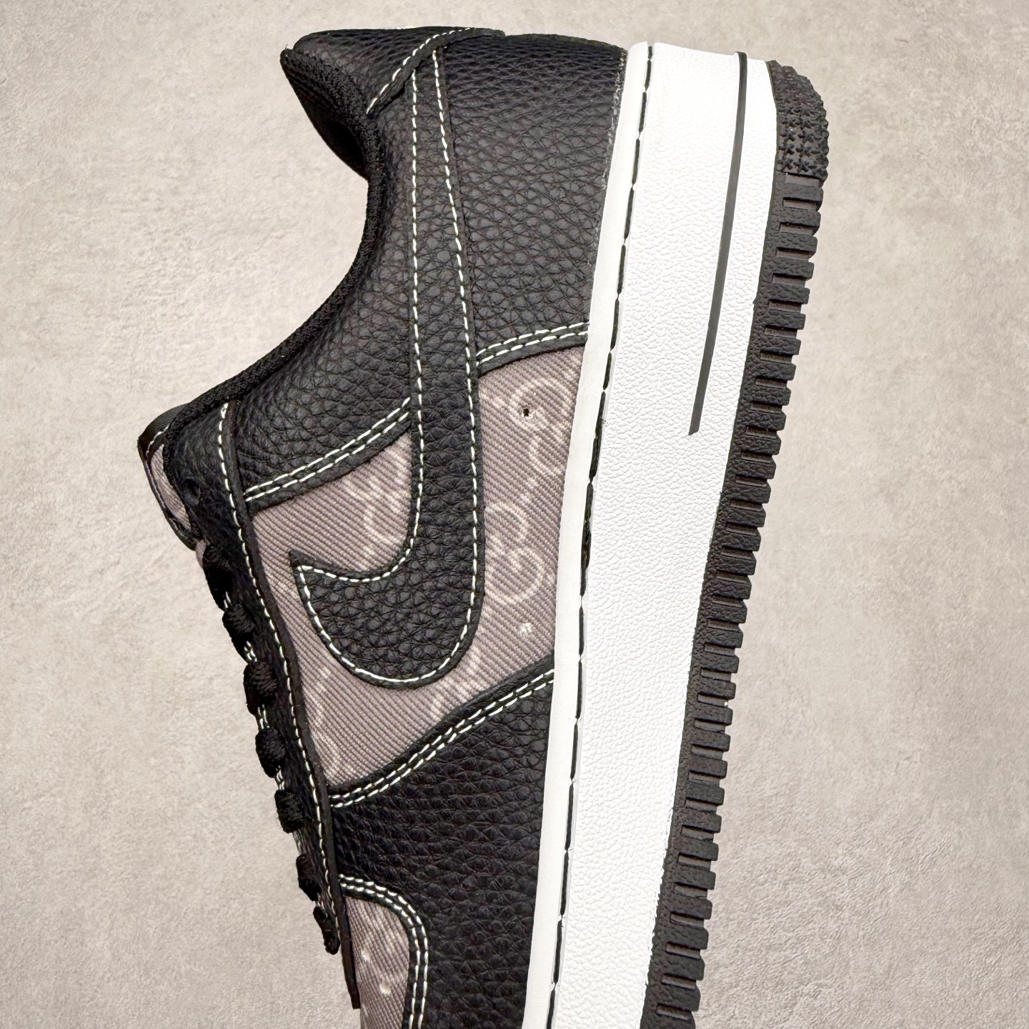 图片[7]-NK Air Force 1´07 Low 空军一号低帮百搭休闲运动板鞋 AH8462-002 柔软、弹性十足的缓震性能和出色的中底设计 横跨复古与现代的外型结合 造就出风靡全球 三十多年的Force 1 直到今天还深受青睐 实拍调校N版已经零色差零失真 百分百还原实物色彩所见即所得 不存在货不对板色差等低级问题 选购参考实物拍摄 不混卖不参货 只用心做好货严格选品 承诺混一赔十 尺码：36 36.5 37.5 38 38.5 39 40 40.5 41 42 42.5 43 44 44.5 45-选品中心