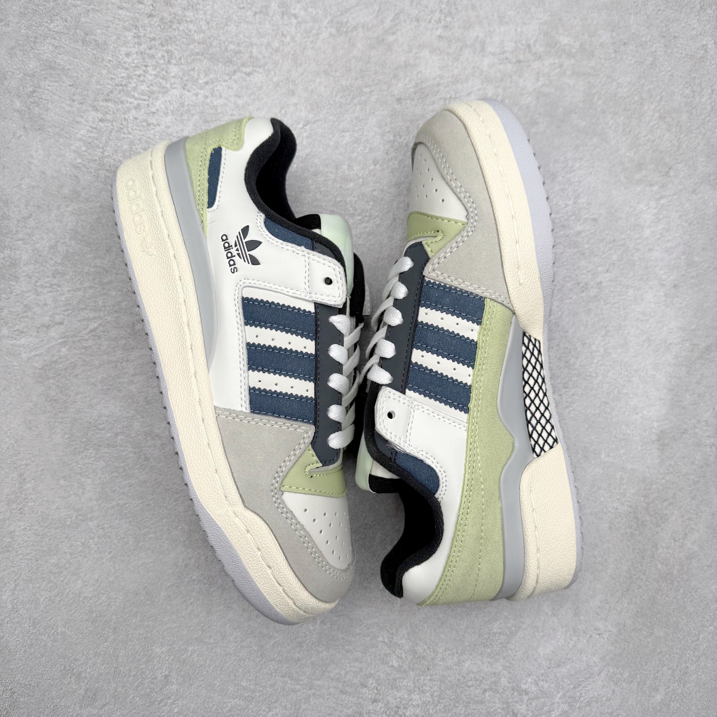 图片[3]-＃福利特价 AD Forum 84 Low OG 低帮百搭潮流休闲运动板鞋 以复古篮球鞋的外形为基础 采用皮革拼接 简约百搭 更加贴合舒适 中底内侧网格造型起到点睛之笔 外底橡胶 更显复古 尺码：36 36.5 37.5 38 38.5 39 40 40.5 41 42 42.5 43 44 44.5 45-选品中心